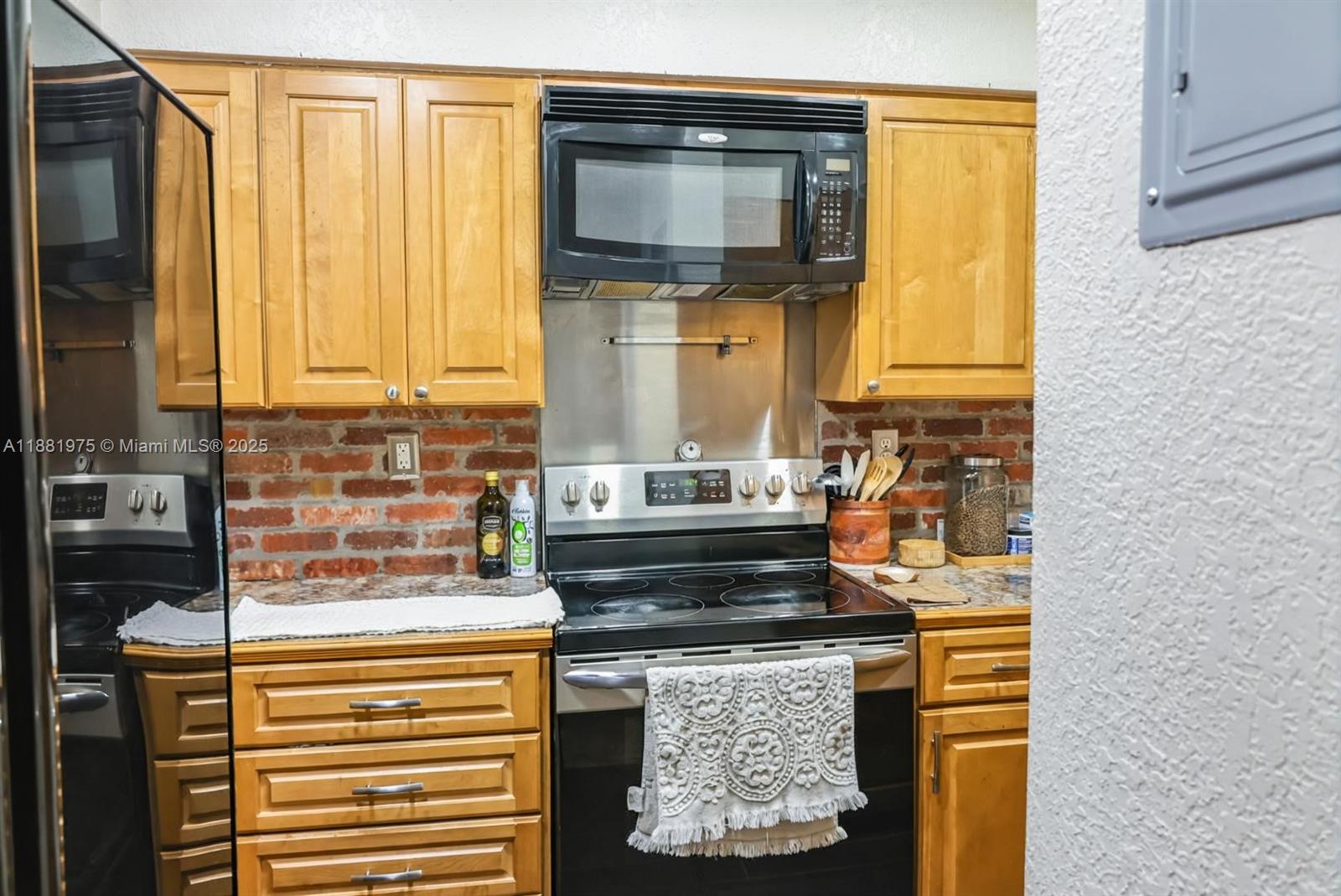 OAKLAND EAST MANORS CONDO - Residential
