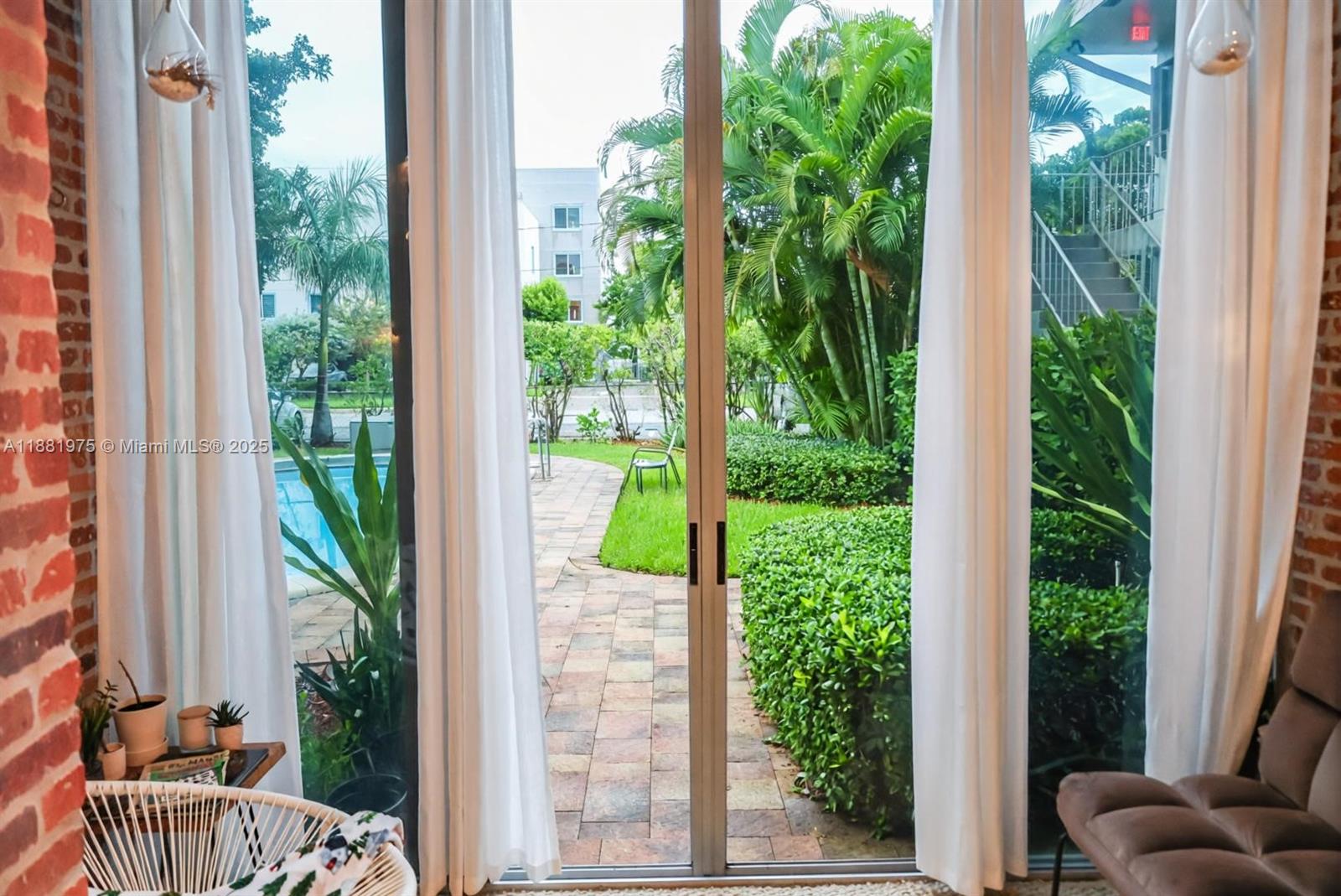 OAKLAND EAST MANORS CONDO - Residential