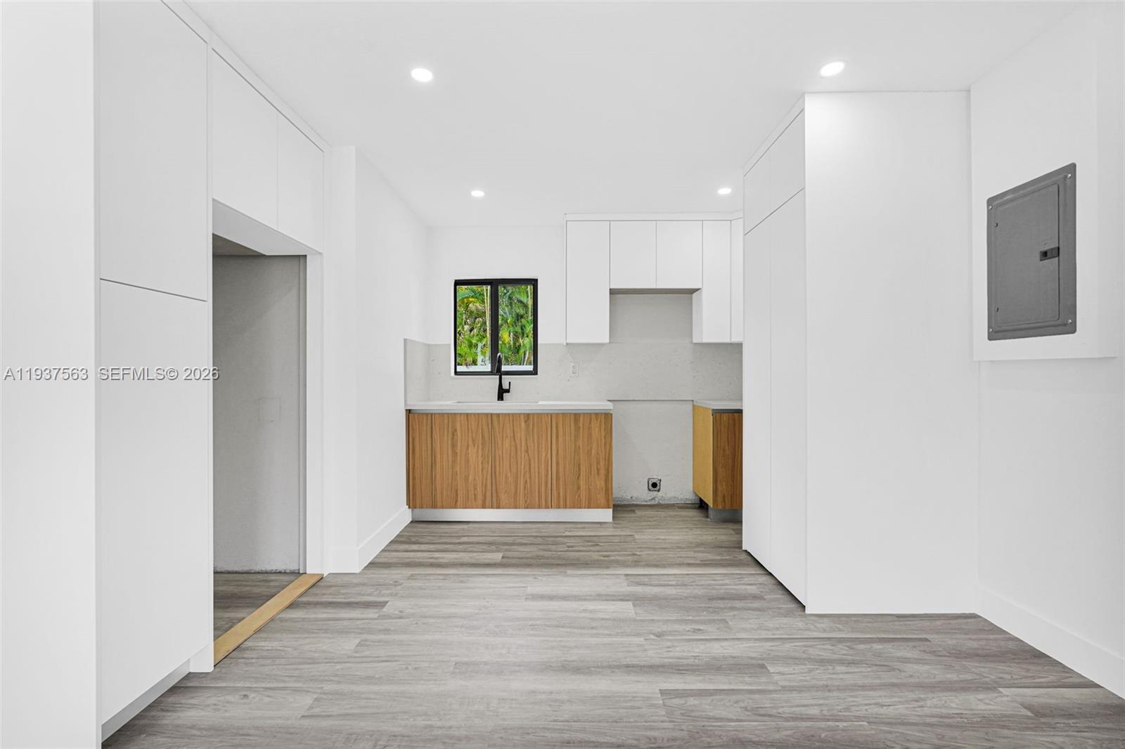 LESLIE ESTATES SEC 11 - Residential