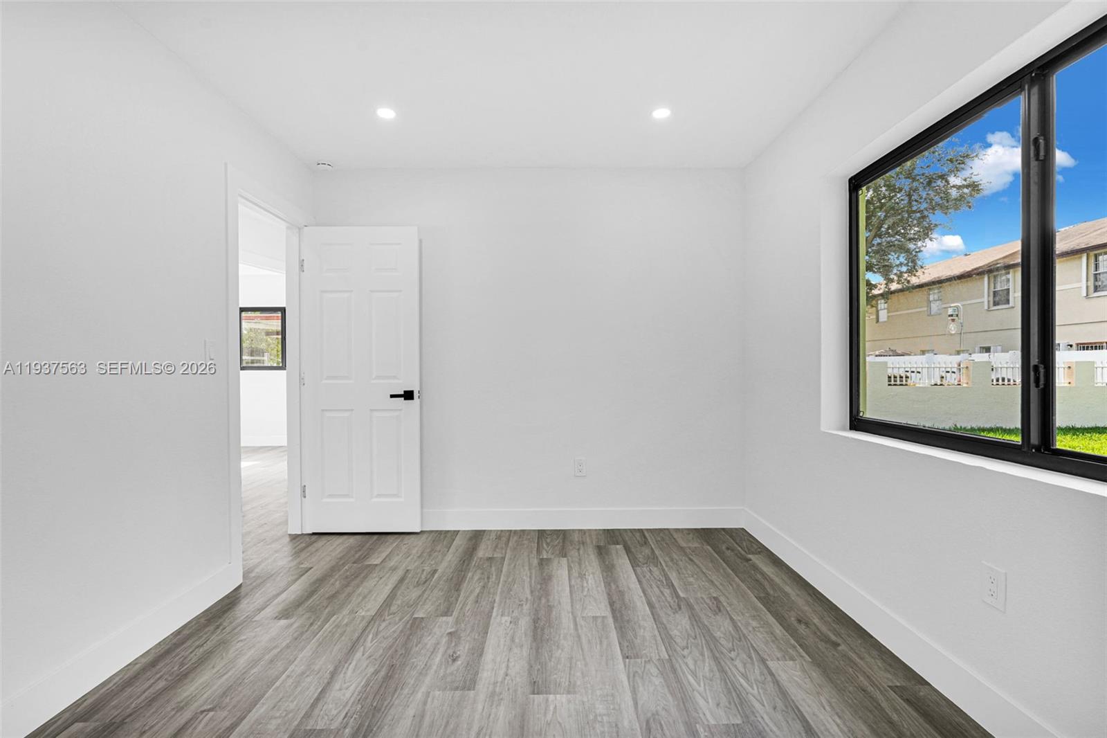 LESLIE ESTATES SEC 11 - Residential