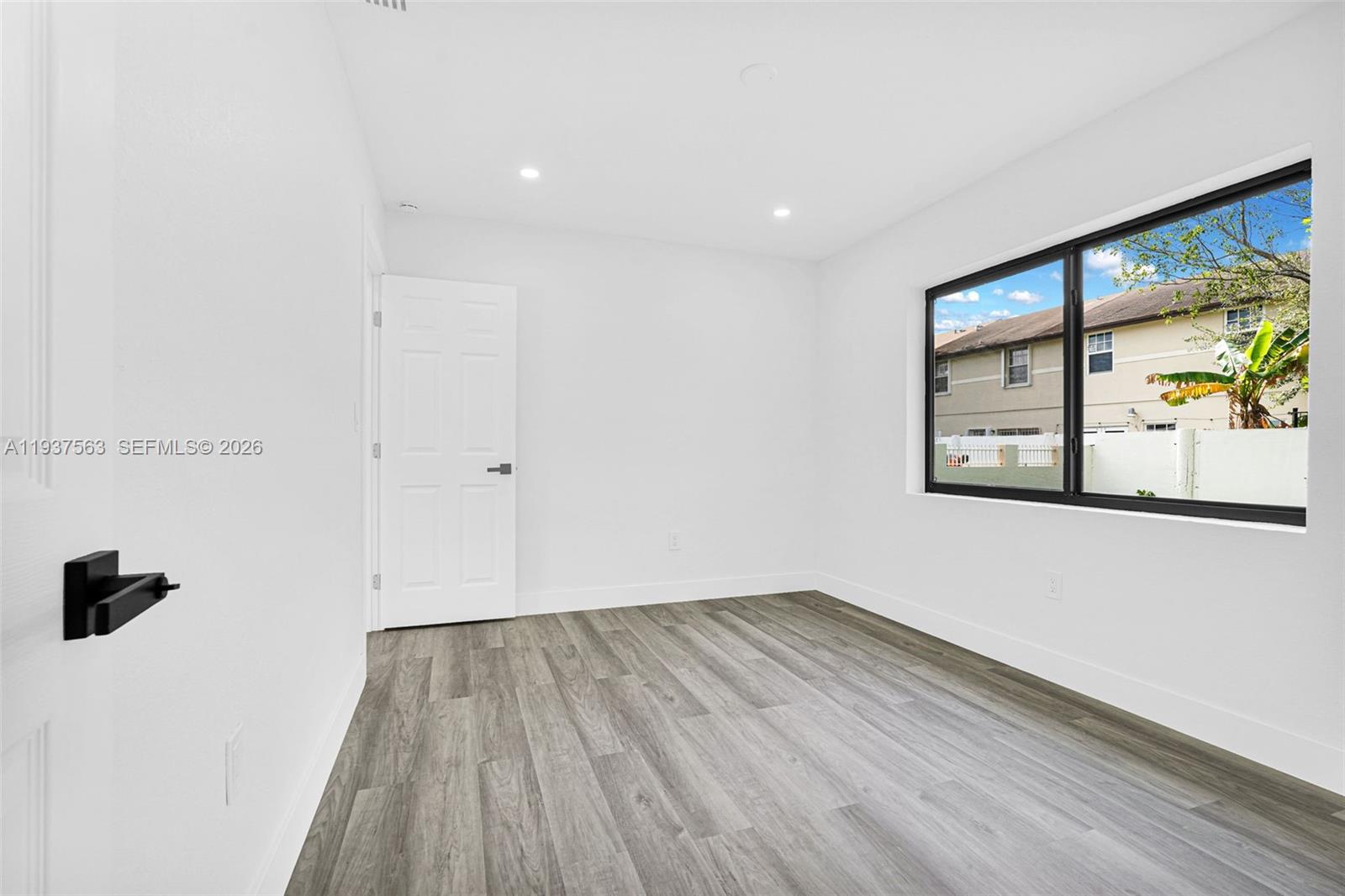 LESLIE ESTATES SEC 11 - Residential