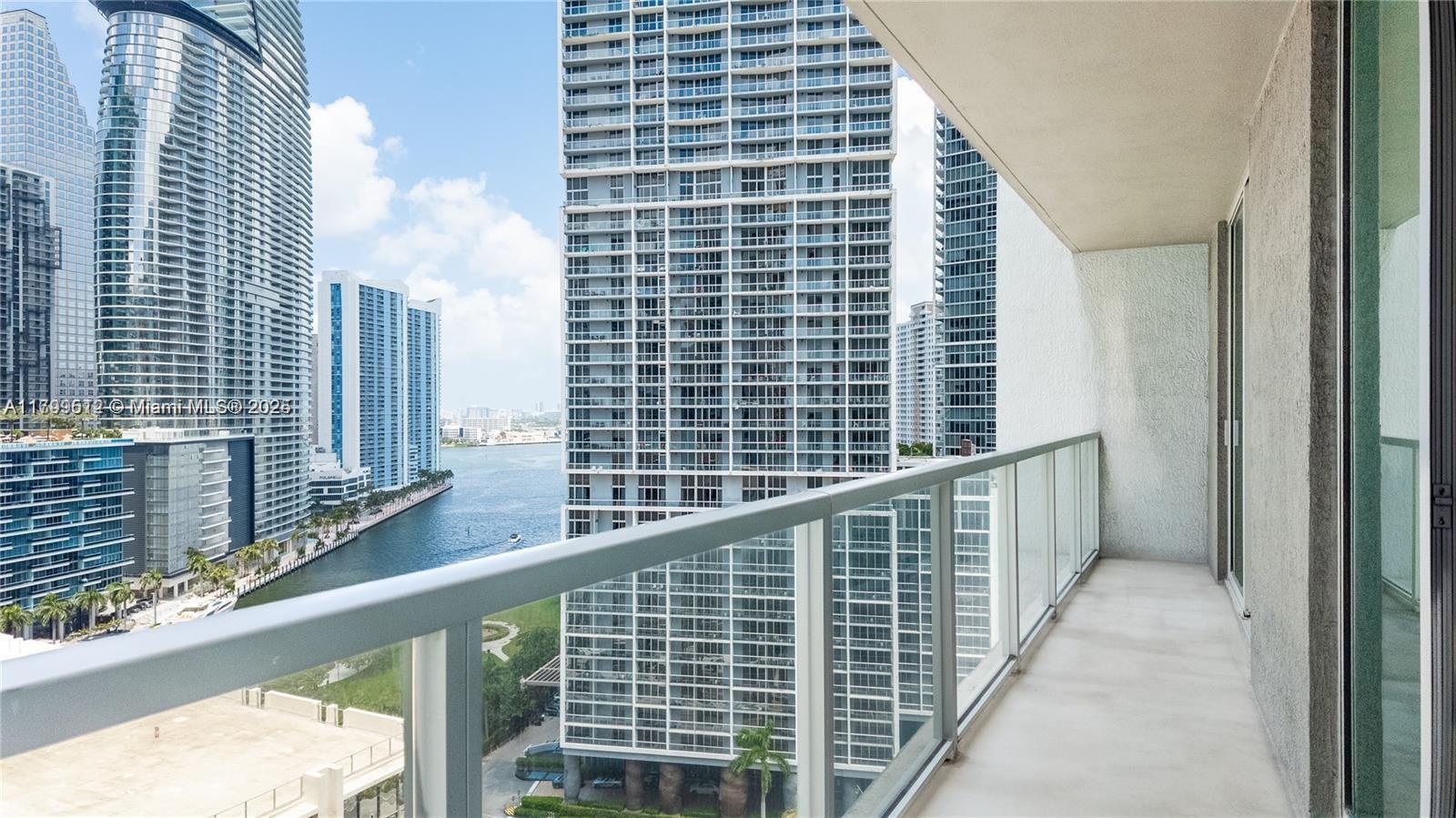 500 Brickell Ave 1907, Miami, Broward County, Florida - 2 Bedrooms  
2 Bathrooms - 