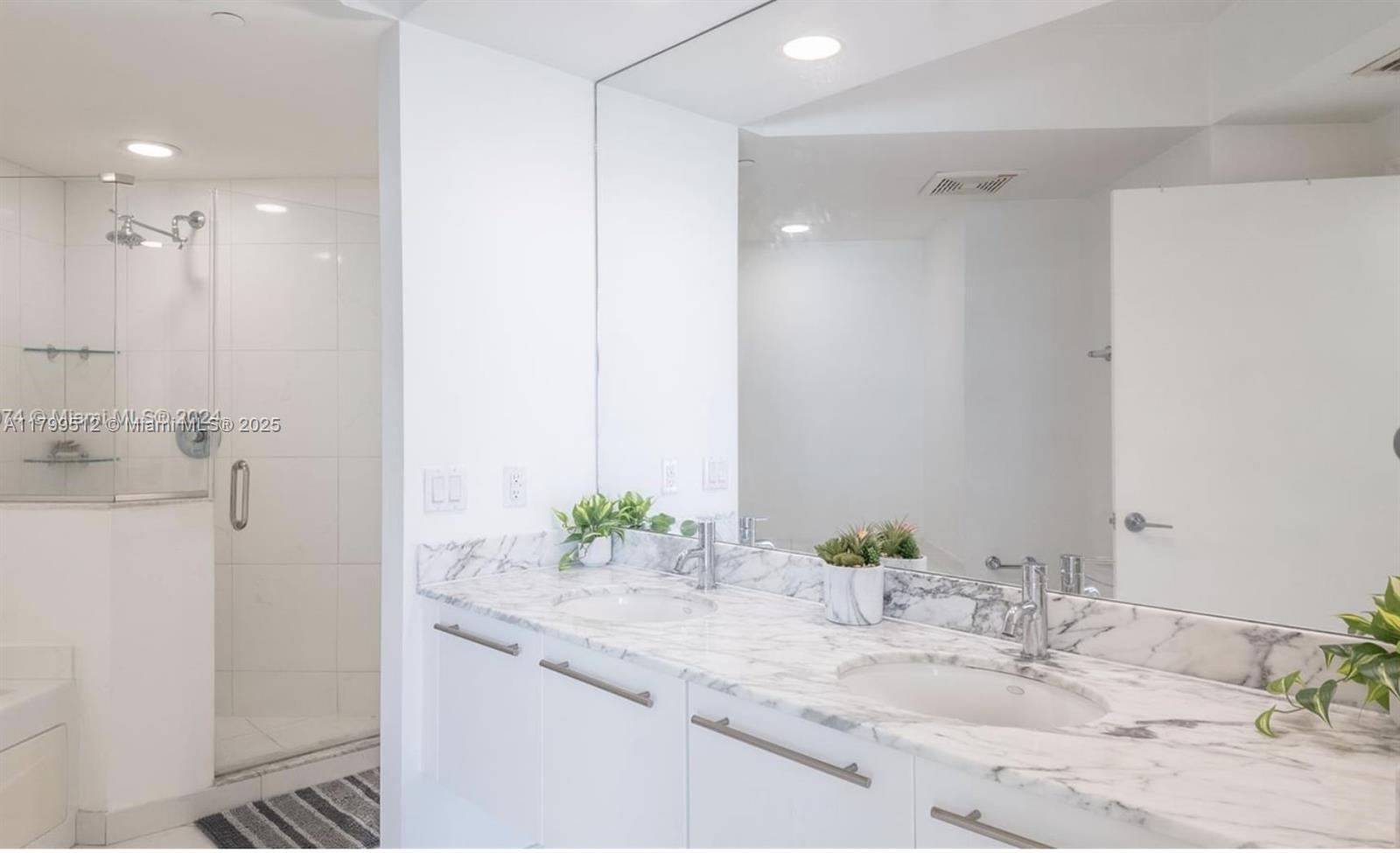 500 BRICKELL EAST CONDO - Residential