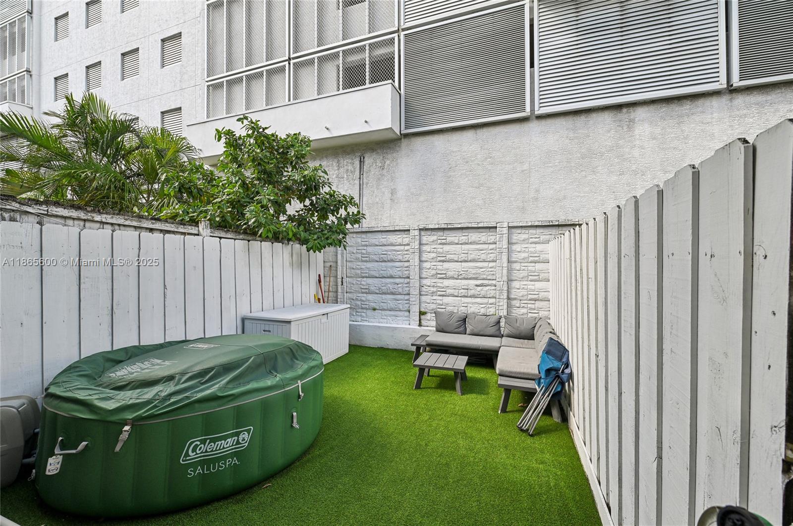 RIVER CLUB TOWNHOUSE COND - Residential