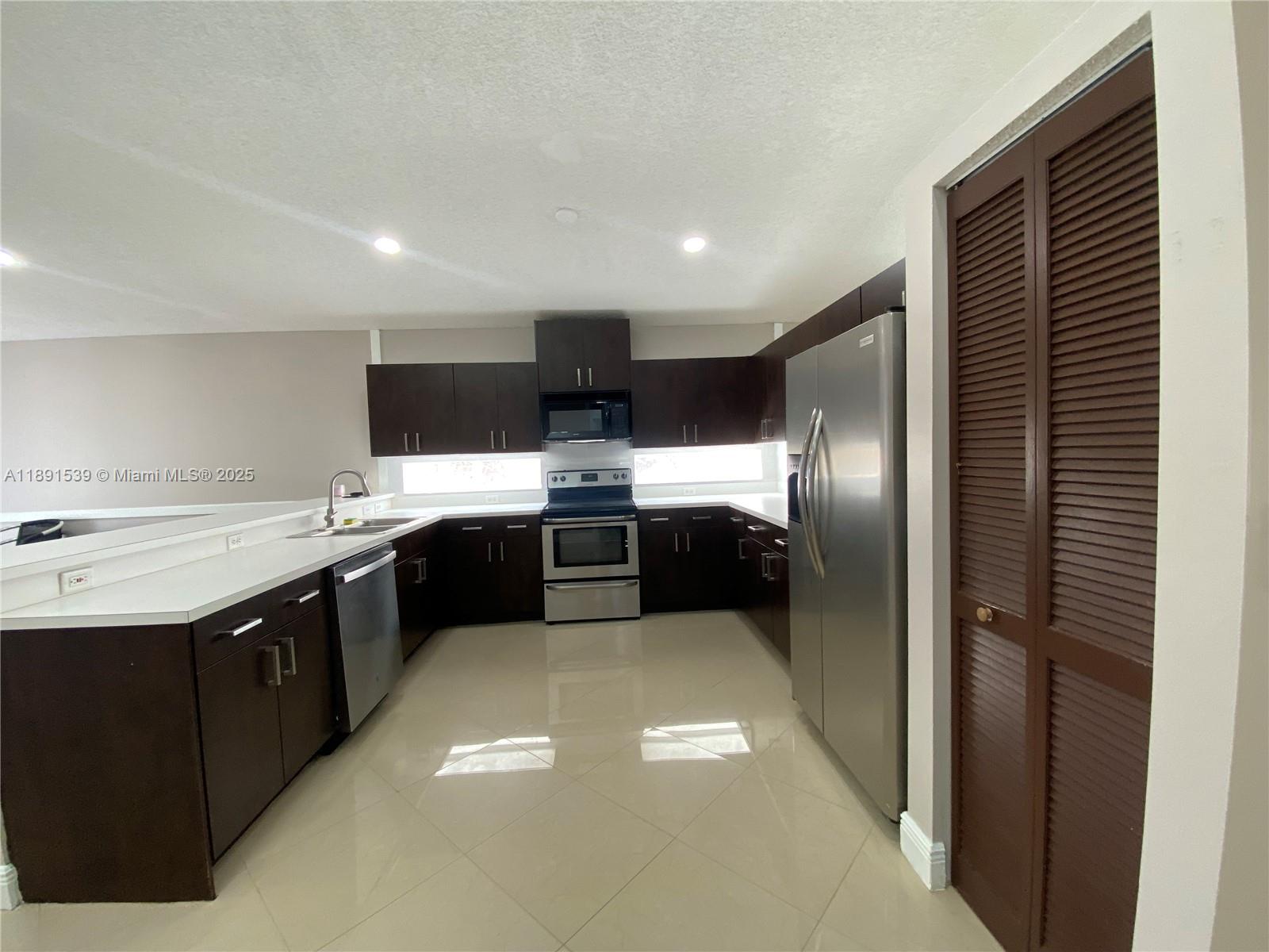 SILVER LAKES AT PEMBROKE - Residential Lease