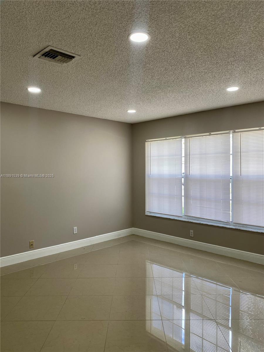 SILVER LAKES AT PEMBROKE - Residential Lease