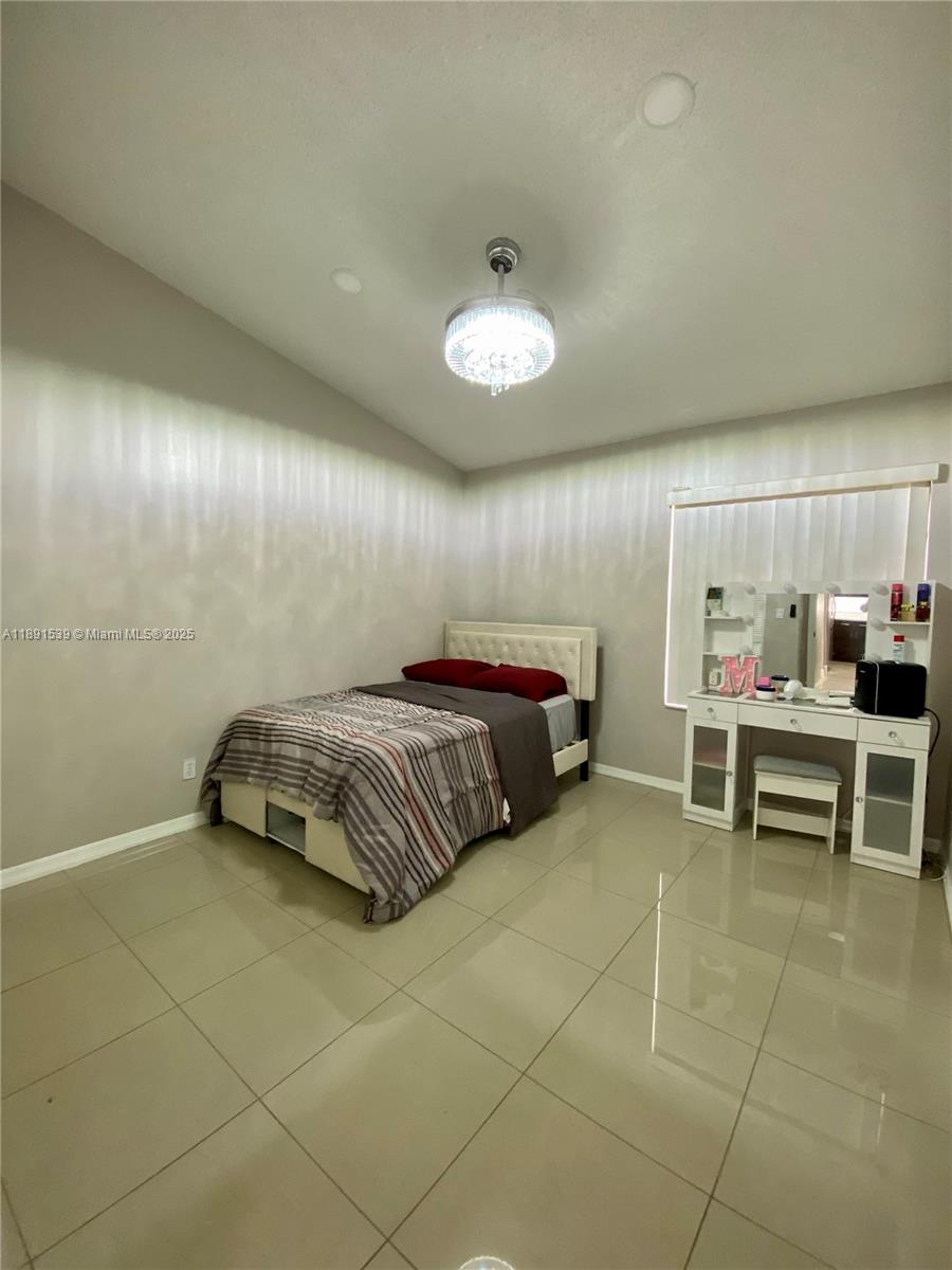 SILVER LAKES AT PEMBROKE - Residential Lease