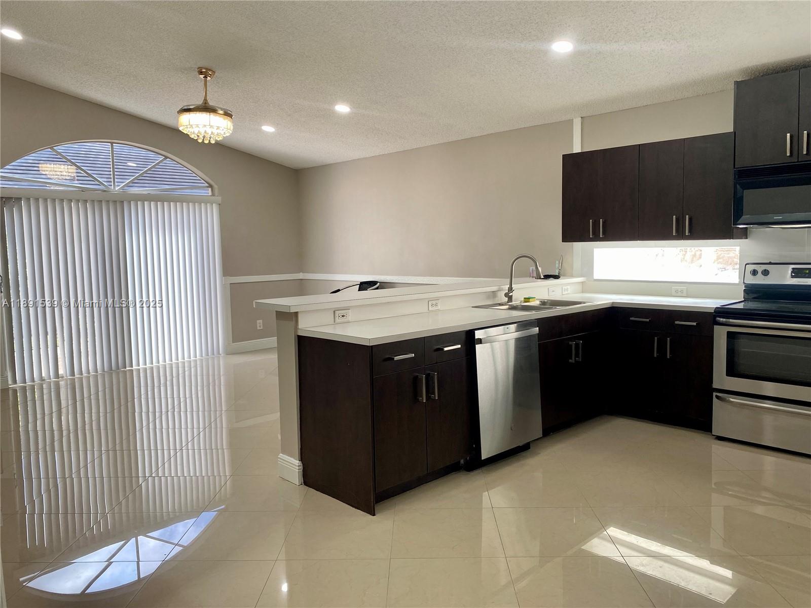 SILVER LAKES AT PEMBROKE - Residential Lease