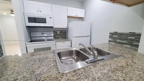 1470 N Dixie Hwy Unit 31, Fort Lauderdale, FL 33304 - MLS#: A11591747