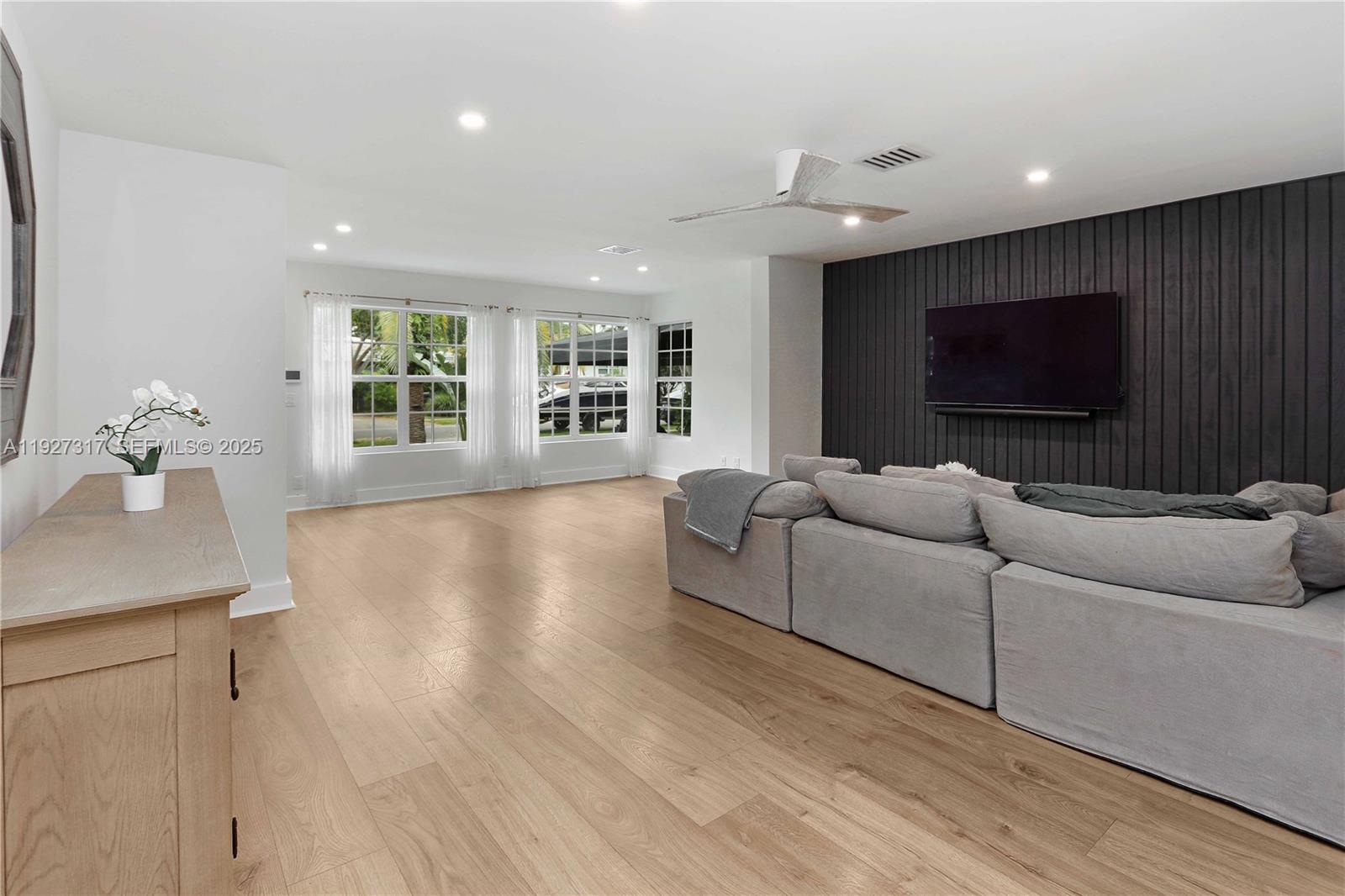 HOLLYWOOD - Residential Lease