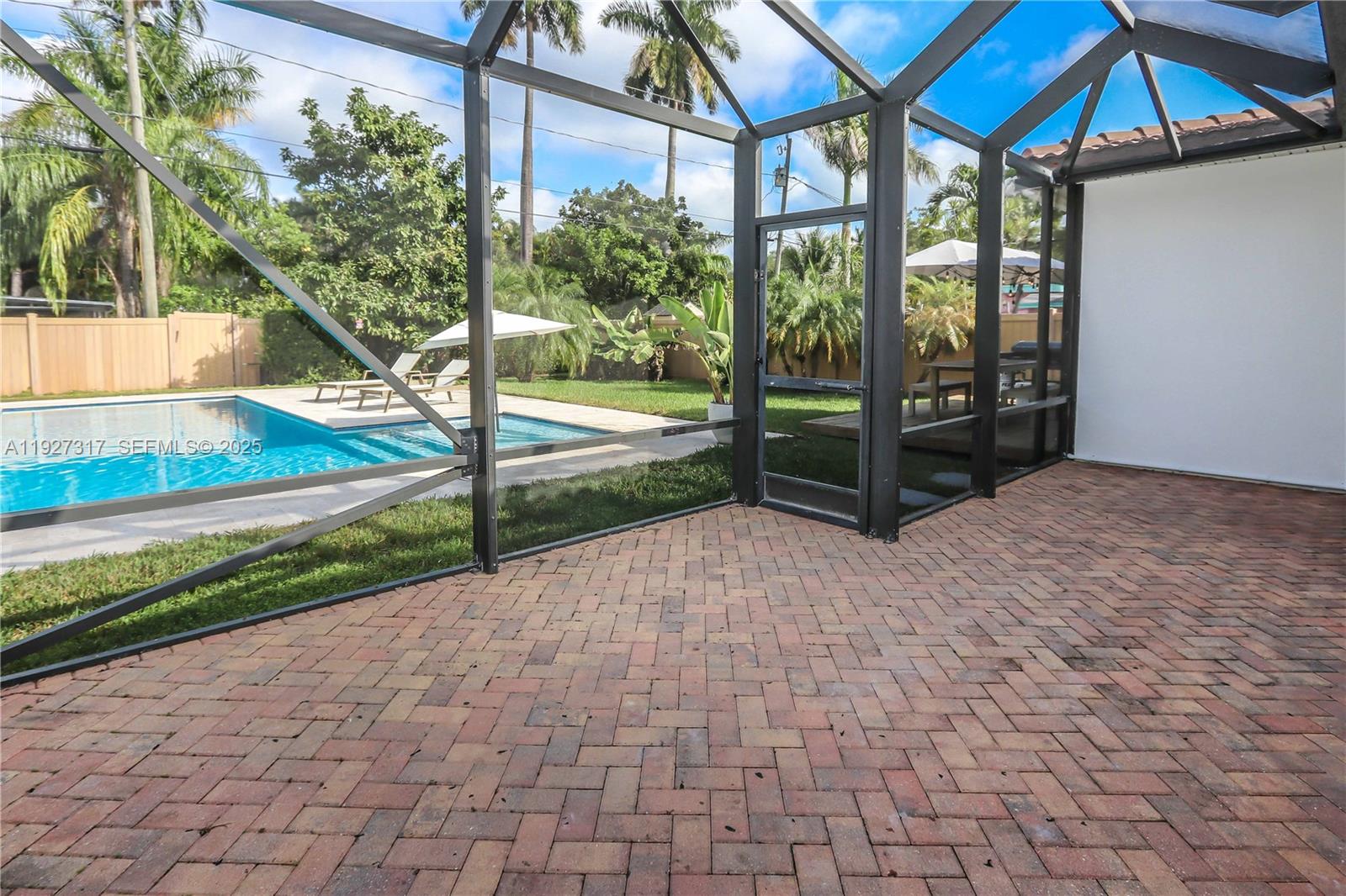 HOLLYWOOD - Residential Lease