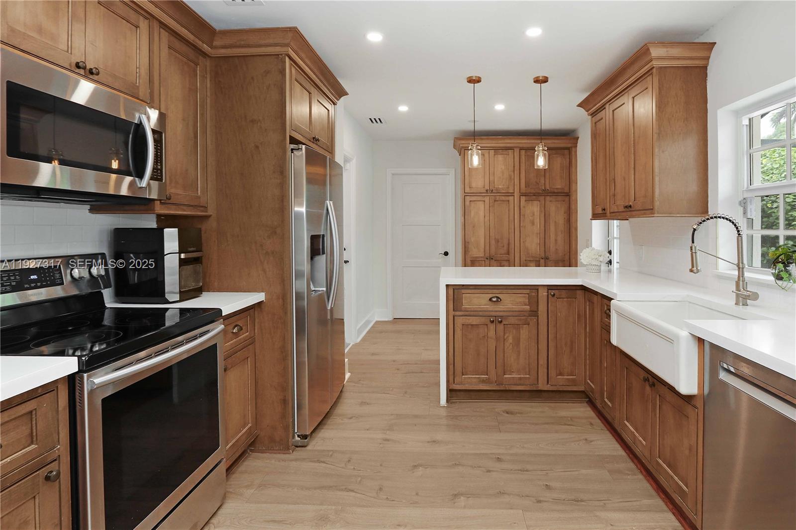 HOLLYWOOD - Residential Lease