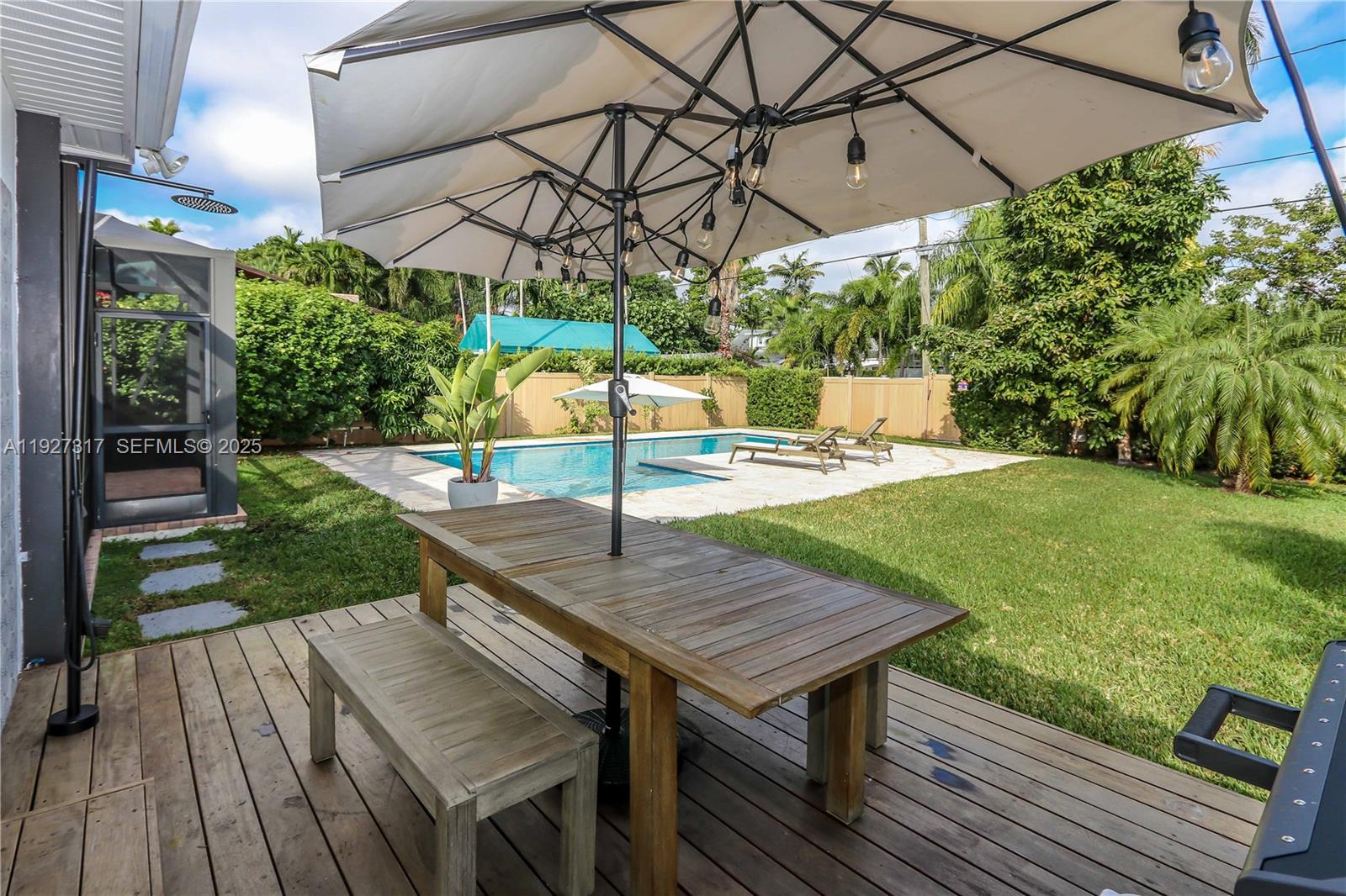 HOLLYWOOD - Residential Lease