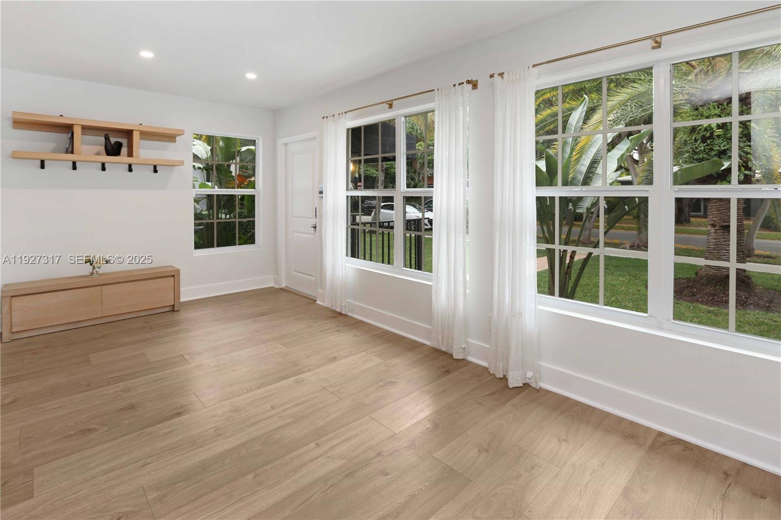 HOLLYWOOD - Residential Lease