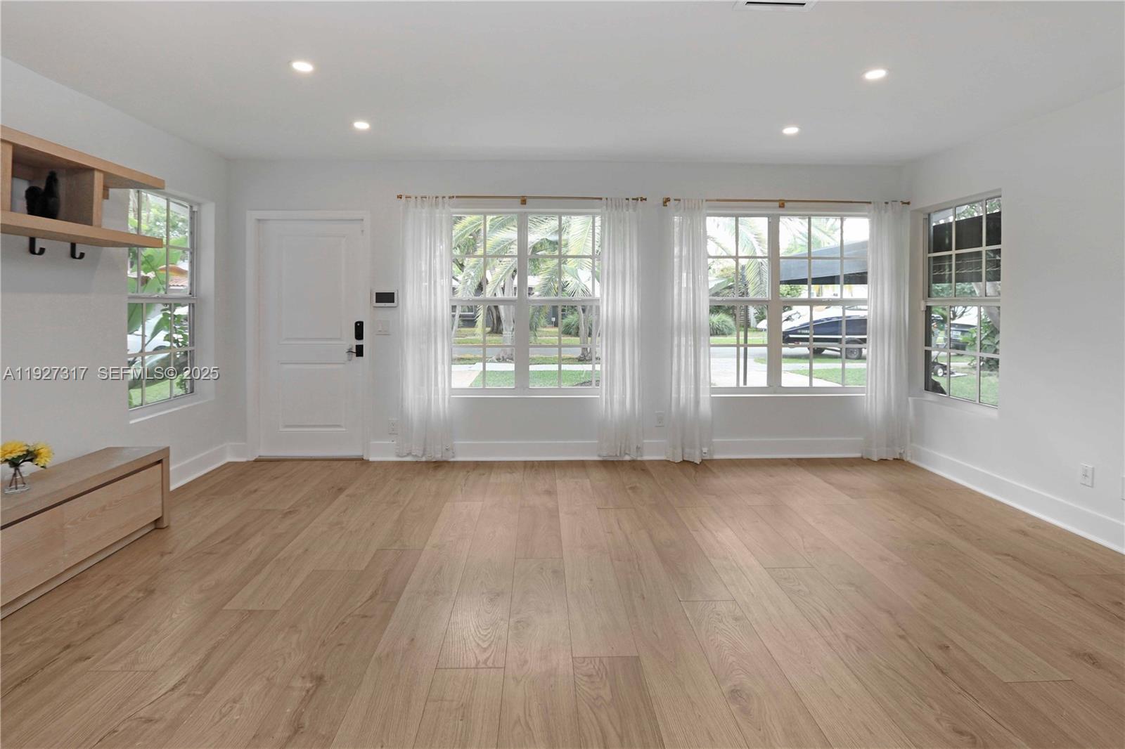 HOLLYWOOD - Residential Lease