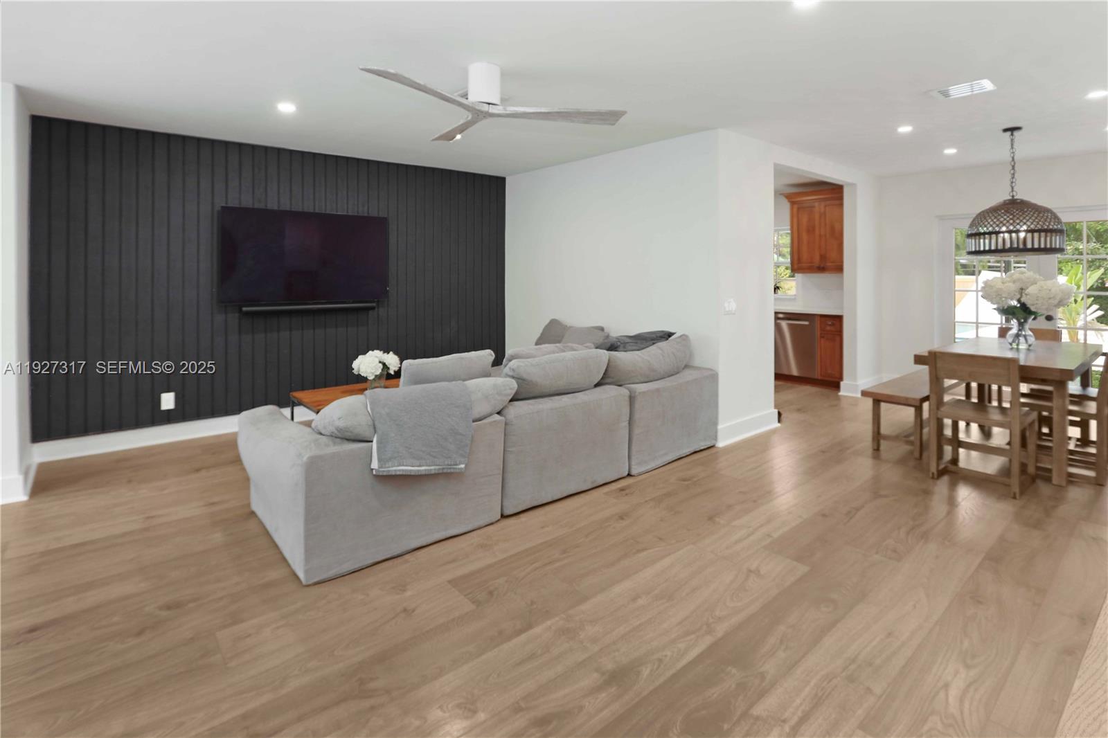 HOLLYWOOD - Residential Lease