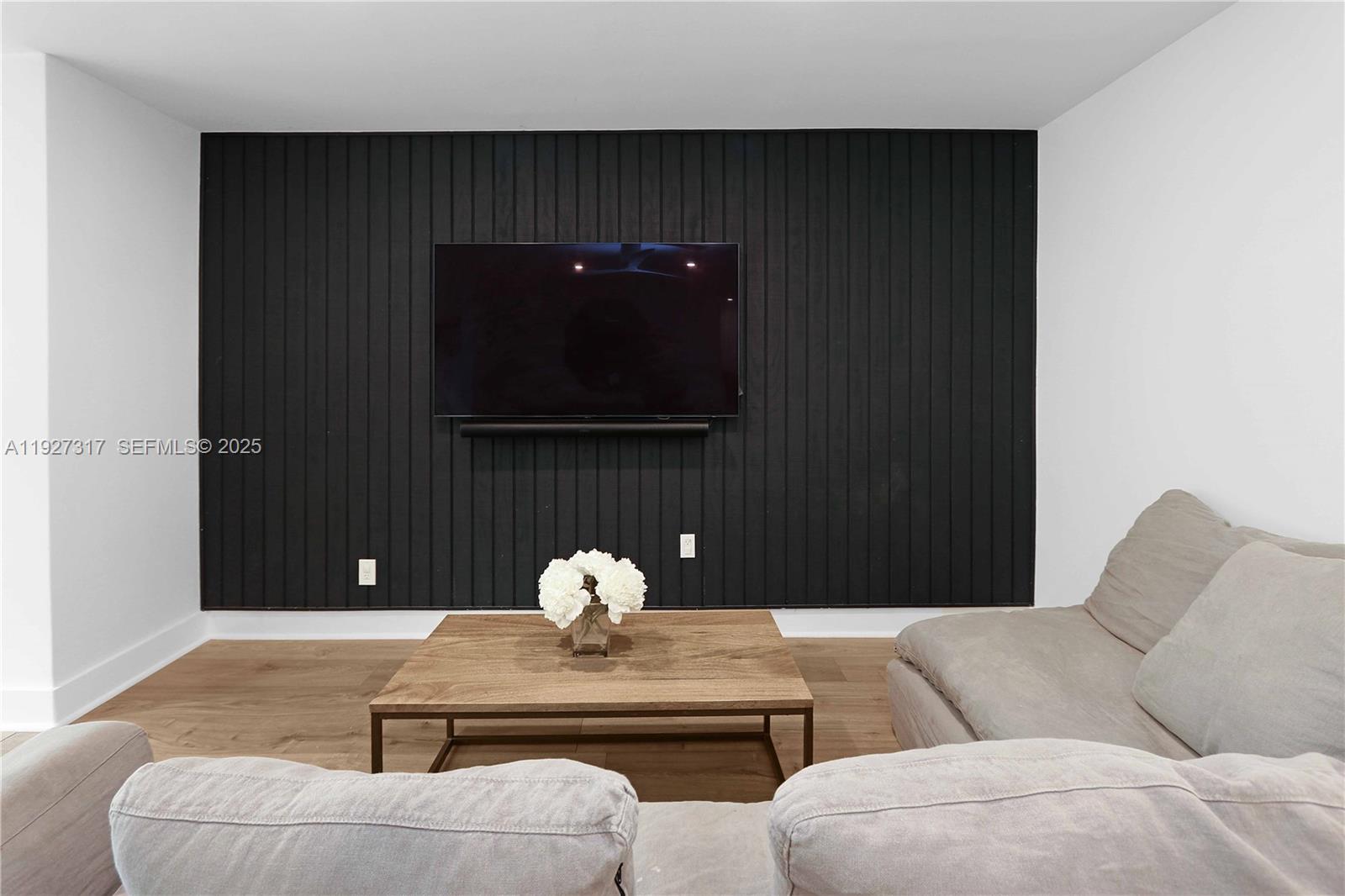 HOLLYWOOD - Residential Lease