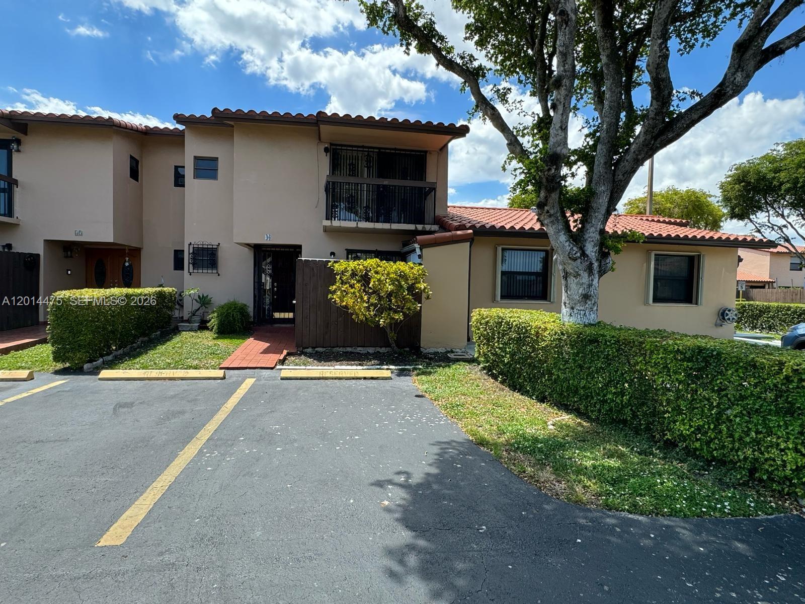 TROPICAL PARK VILLAS COND - Residential