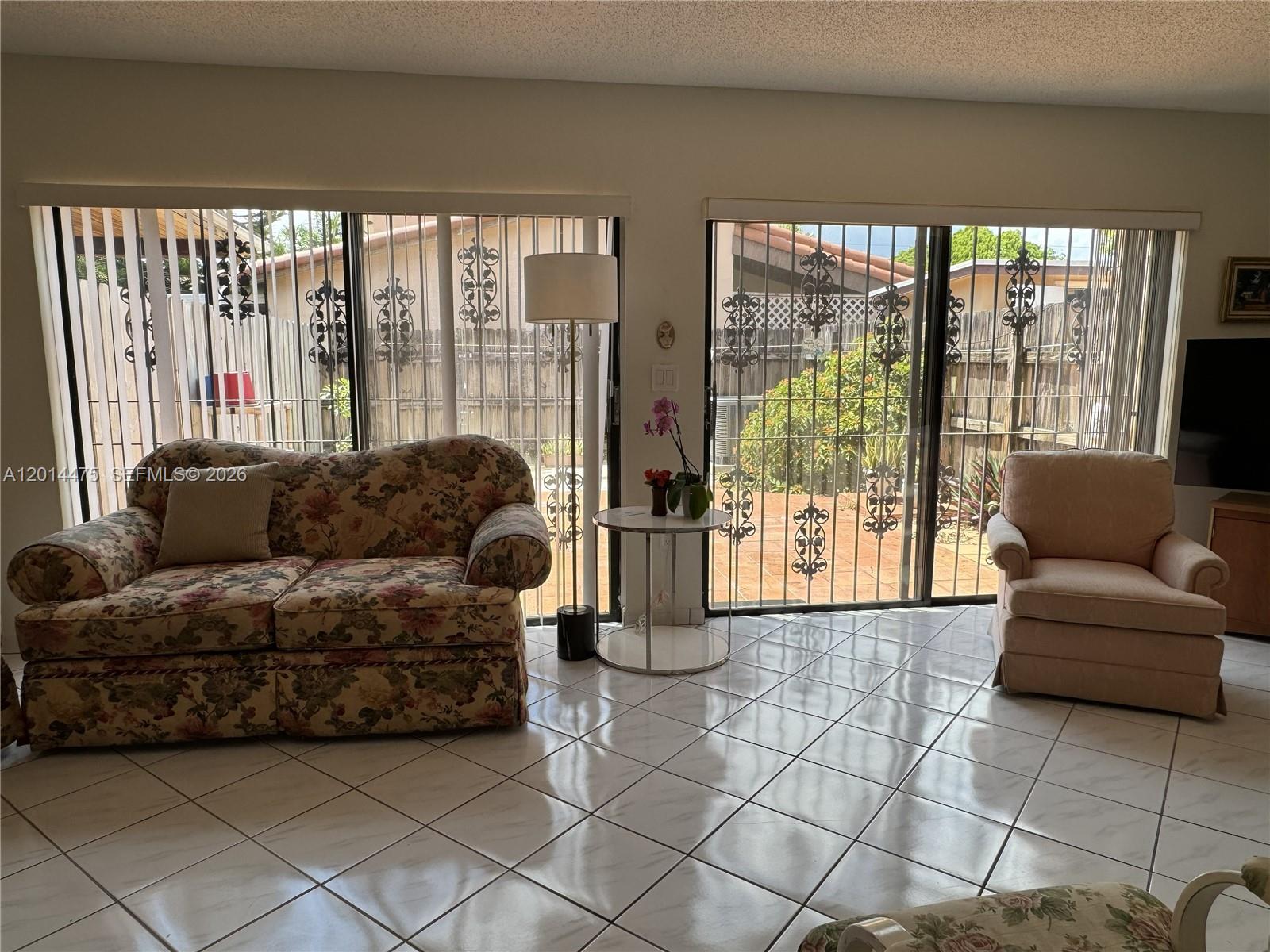 TROPICAL PARK VILLAS COND - Residential