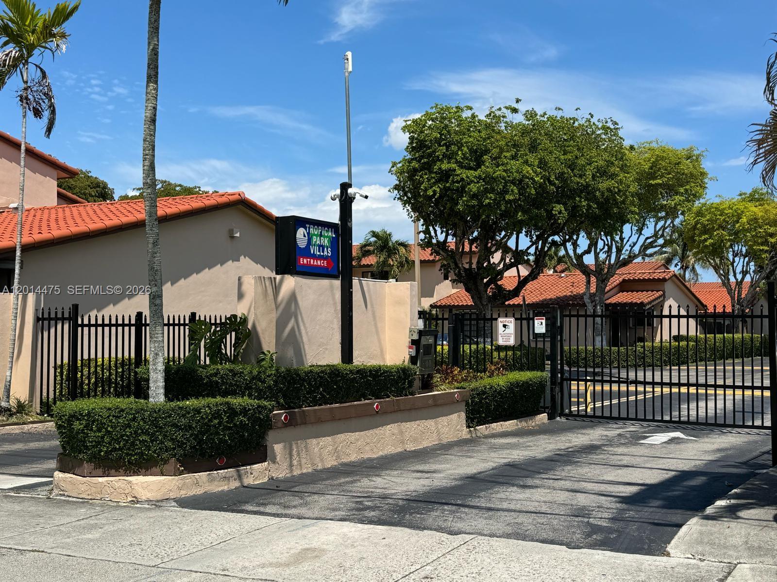 TROPICAL PARK VILLAS COND - Residential