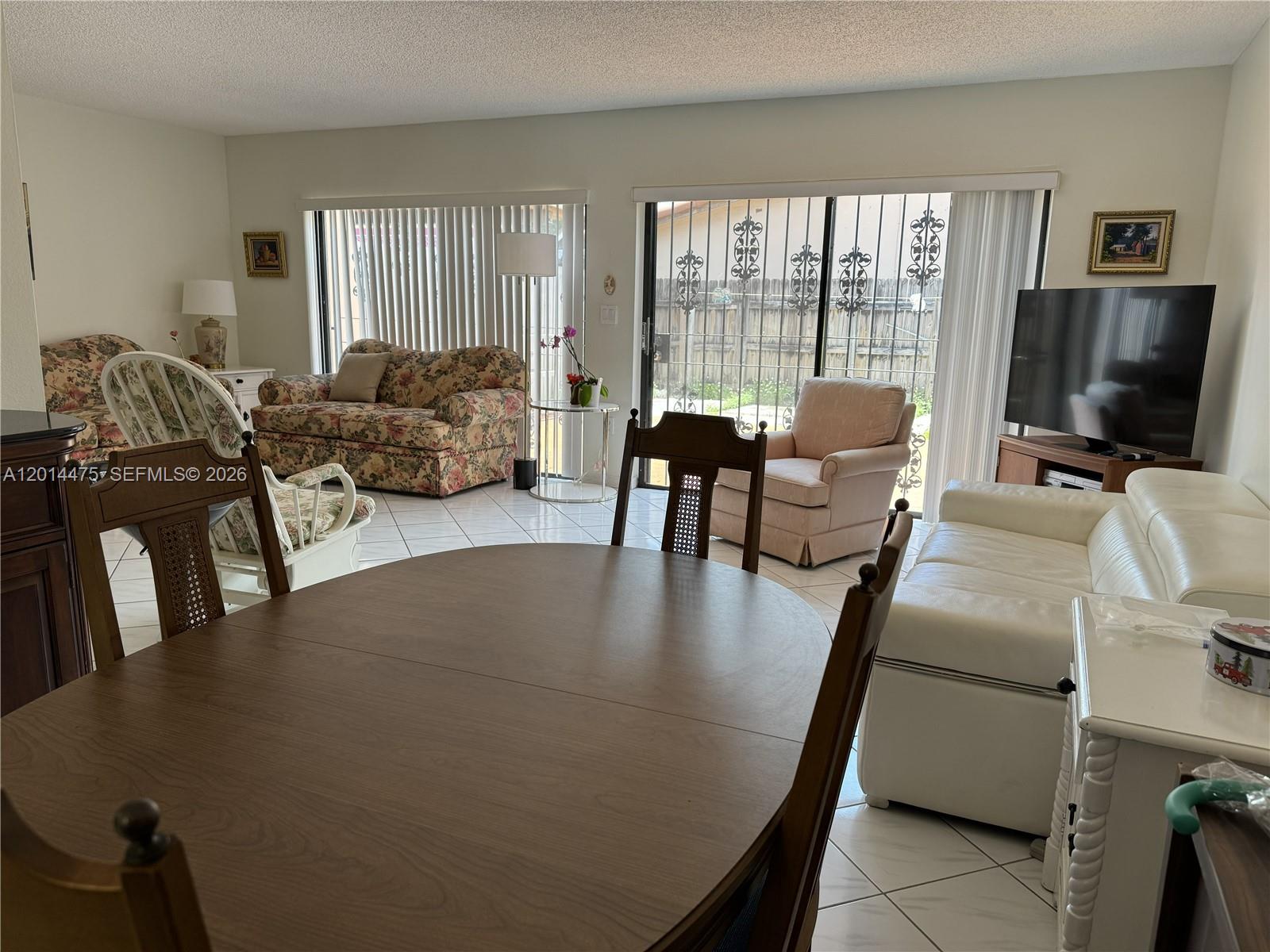TROPICAL PARK VILLAS COND - Residential