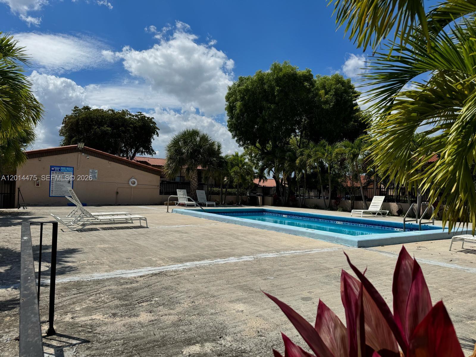 TROPICAL PARK VILLAS COND - Residential