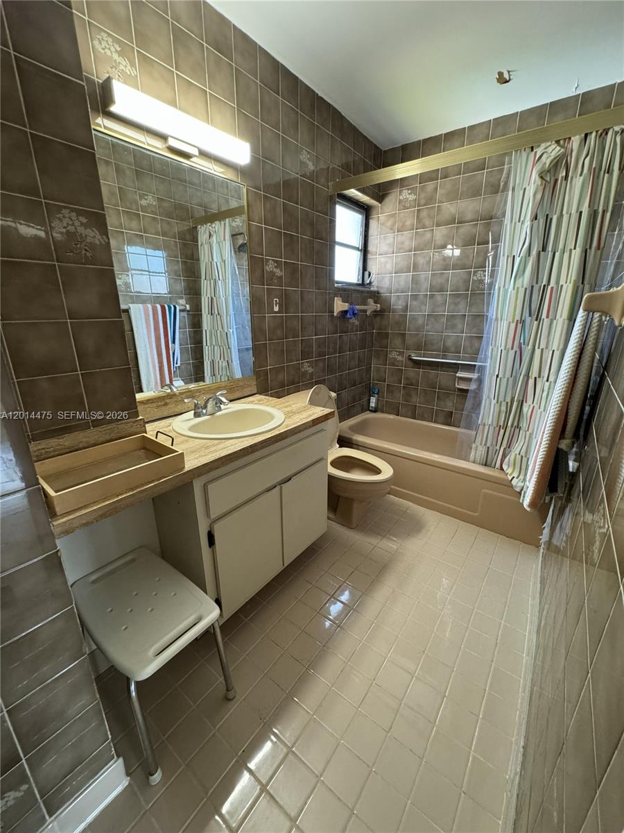 TROPICAL PARK VILLAS COND - Residential