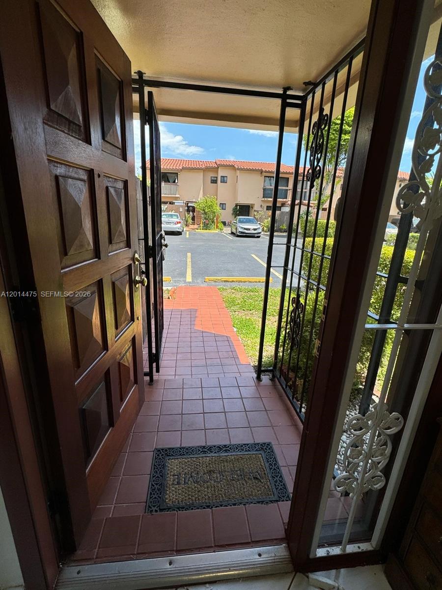TROPICAL PARK VILLAS COND - Residential