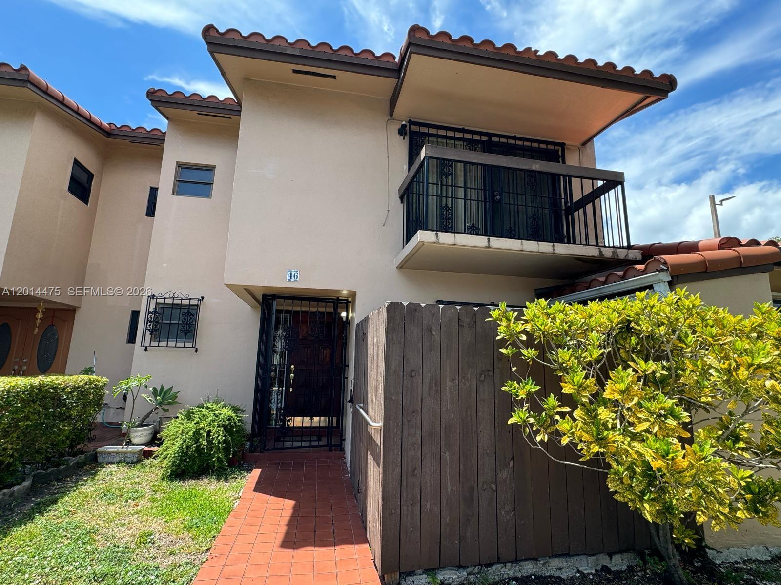 TROPICAL PARK VILLAS COND - Residential