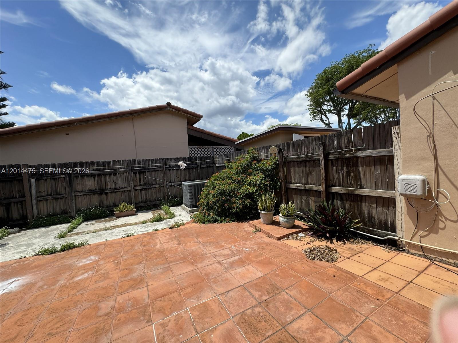 TROPICAL PARK VILLAS COND - Residential