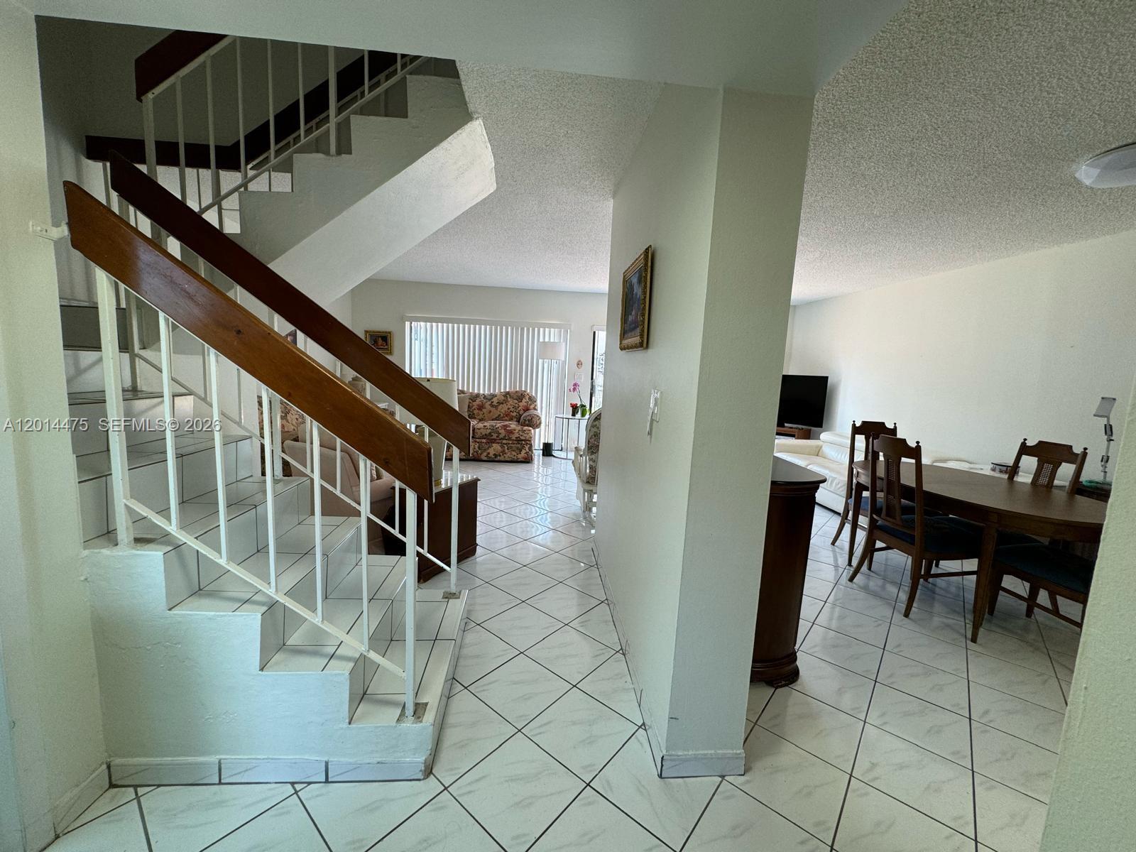 TROPICAL PARK VILLAS COND - Residential