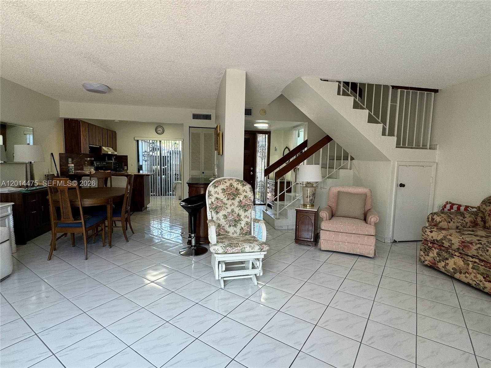 TROPICAL PARK VILLAS COND - Residential