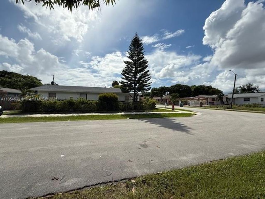 Photo of 3025 NW 11th St, Fort Lauderdale, FL 33311 (MLS # A11854629)
