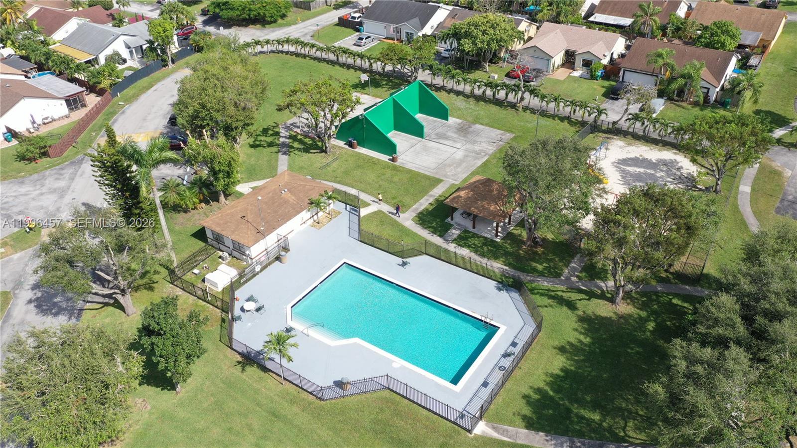 EDGEWATER PARK - Residential