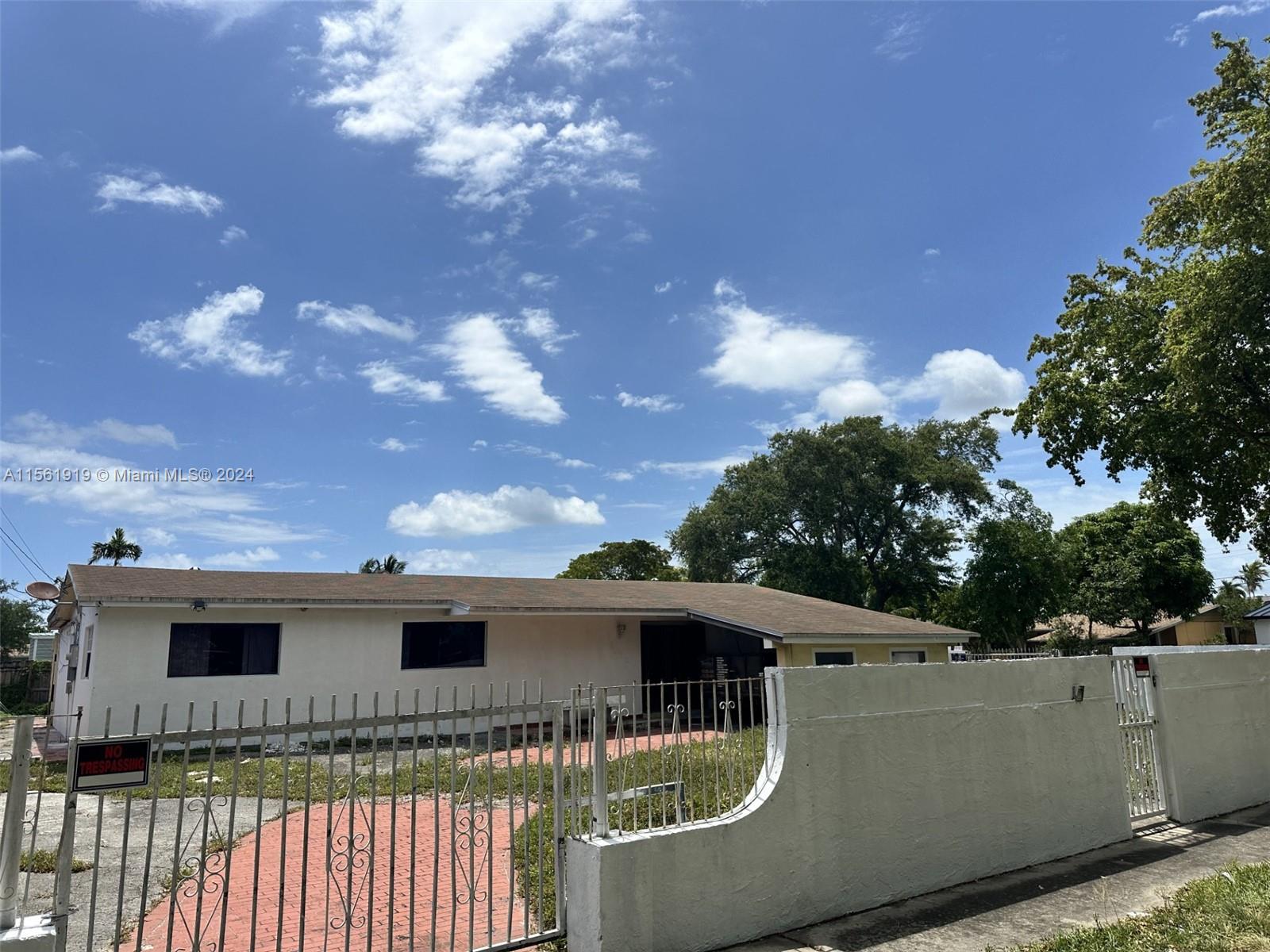 GREAT INVESTMEST !!!!!!! and Excellent Location !!!! in the North East of Miami, 4 bedrooms, 3 baths, SUPER
SPACIOUS HOME with 2,242 SQFT of Living Area and total Lot 9,408 SQFT. with POOL. Property for Investment
where you can remodel. NO HOA. EXCELLENT LOCATION! at the heart of everything. Great Opportunity for a Fix
and Flip.