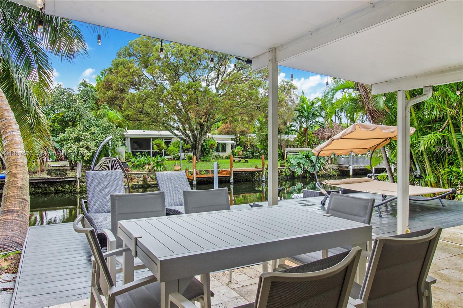 HOLLYWOOD ISLES - Residential