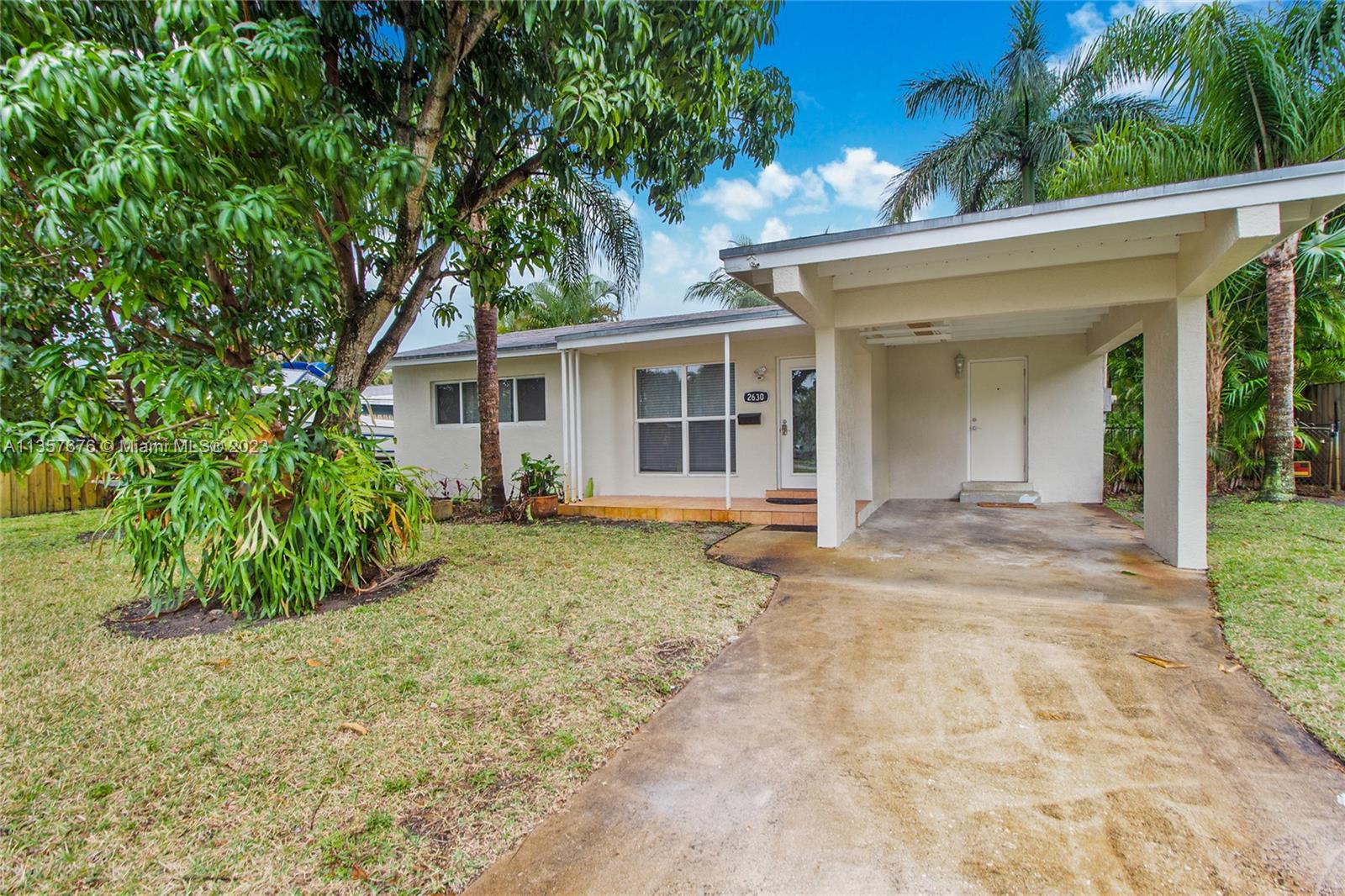 HOLLYWOOD ISLES - Residential