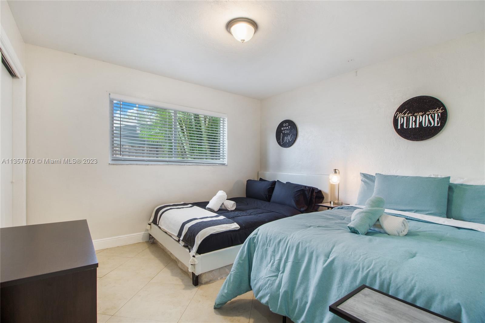HOLLYWOOD ISLES - Residential