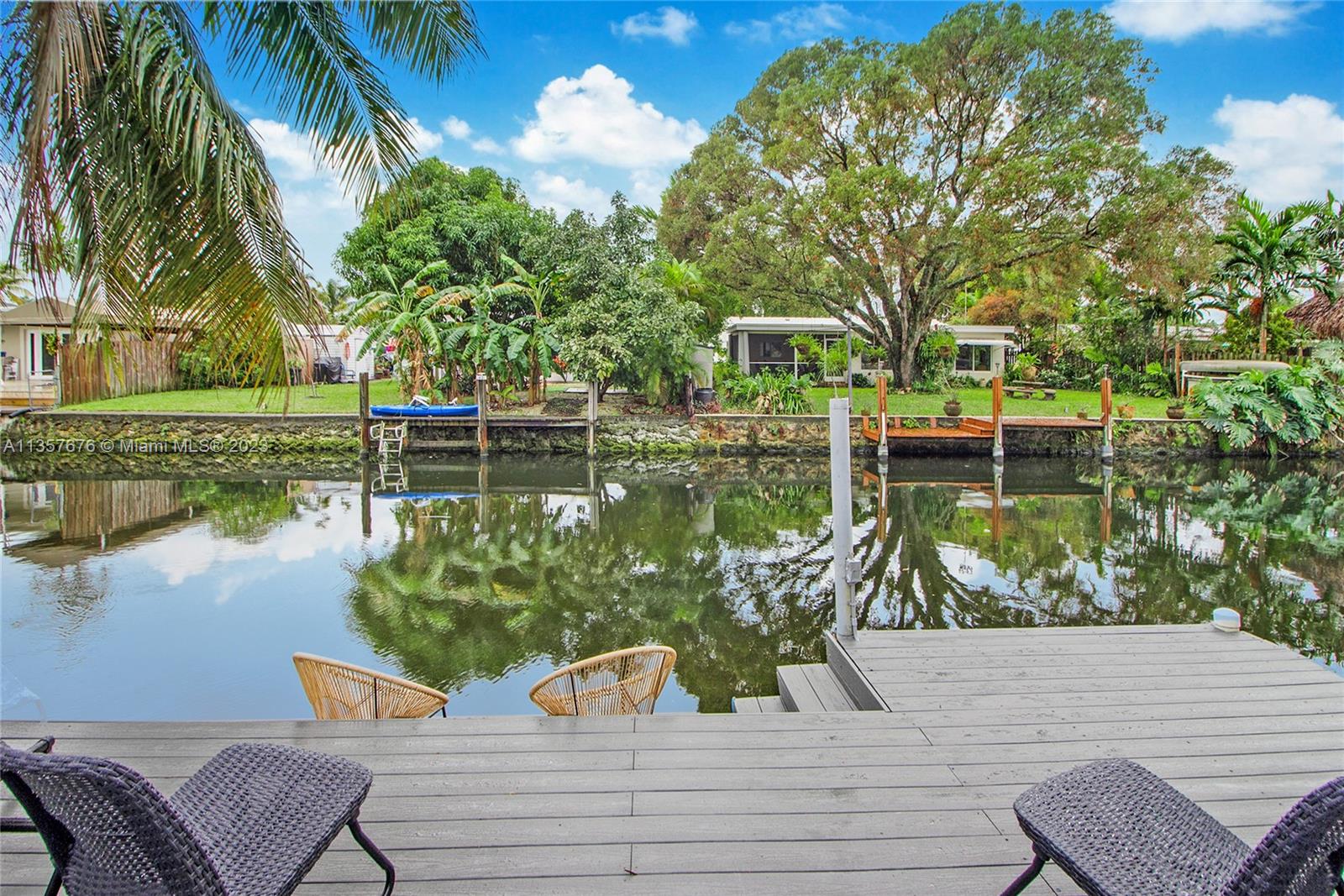 HOLLYWOOD ISLES - Residential