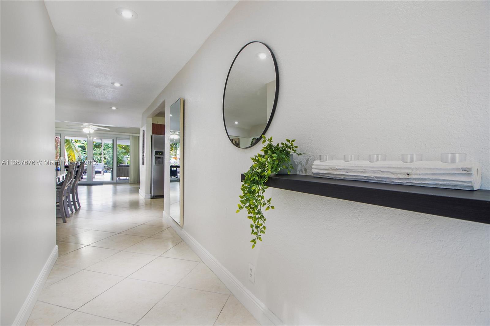 HOLLYWOOD ISLES - Residential