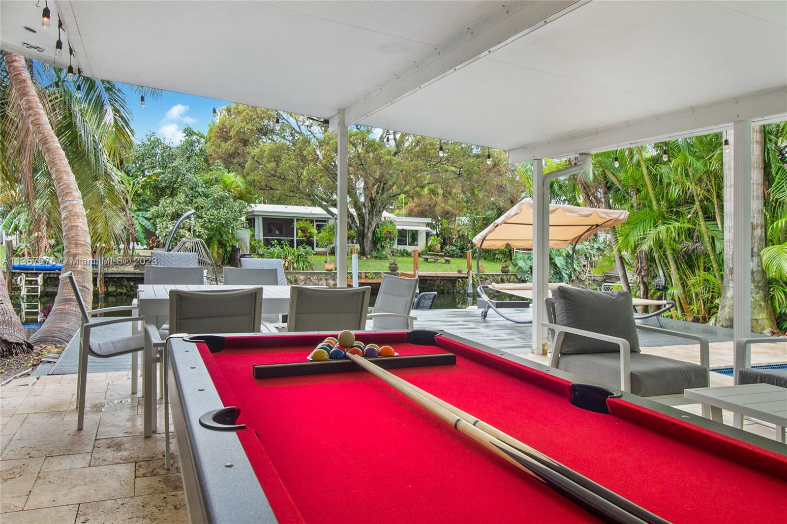 HOLLYWOOD ISLES - Residential