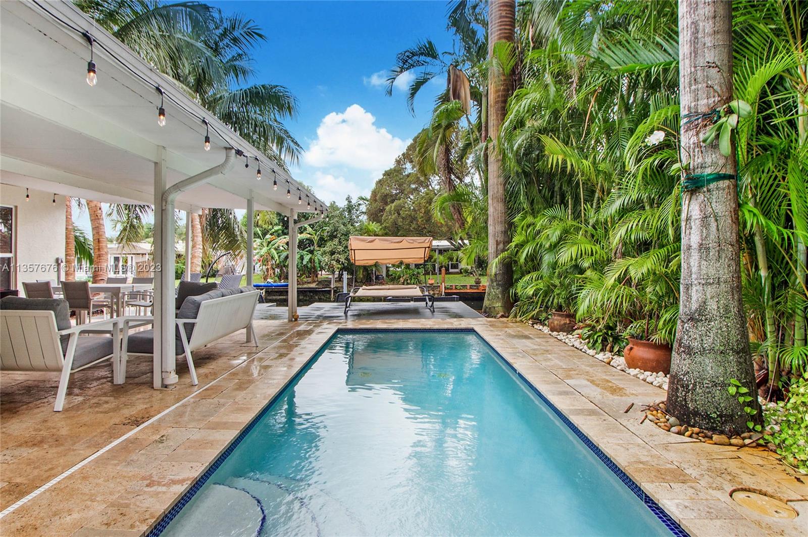 HOLLYWOOD ISLES - Residential