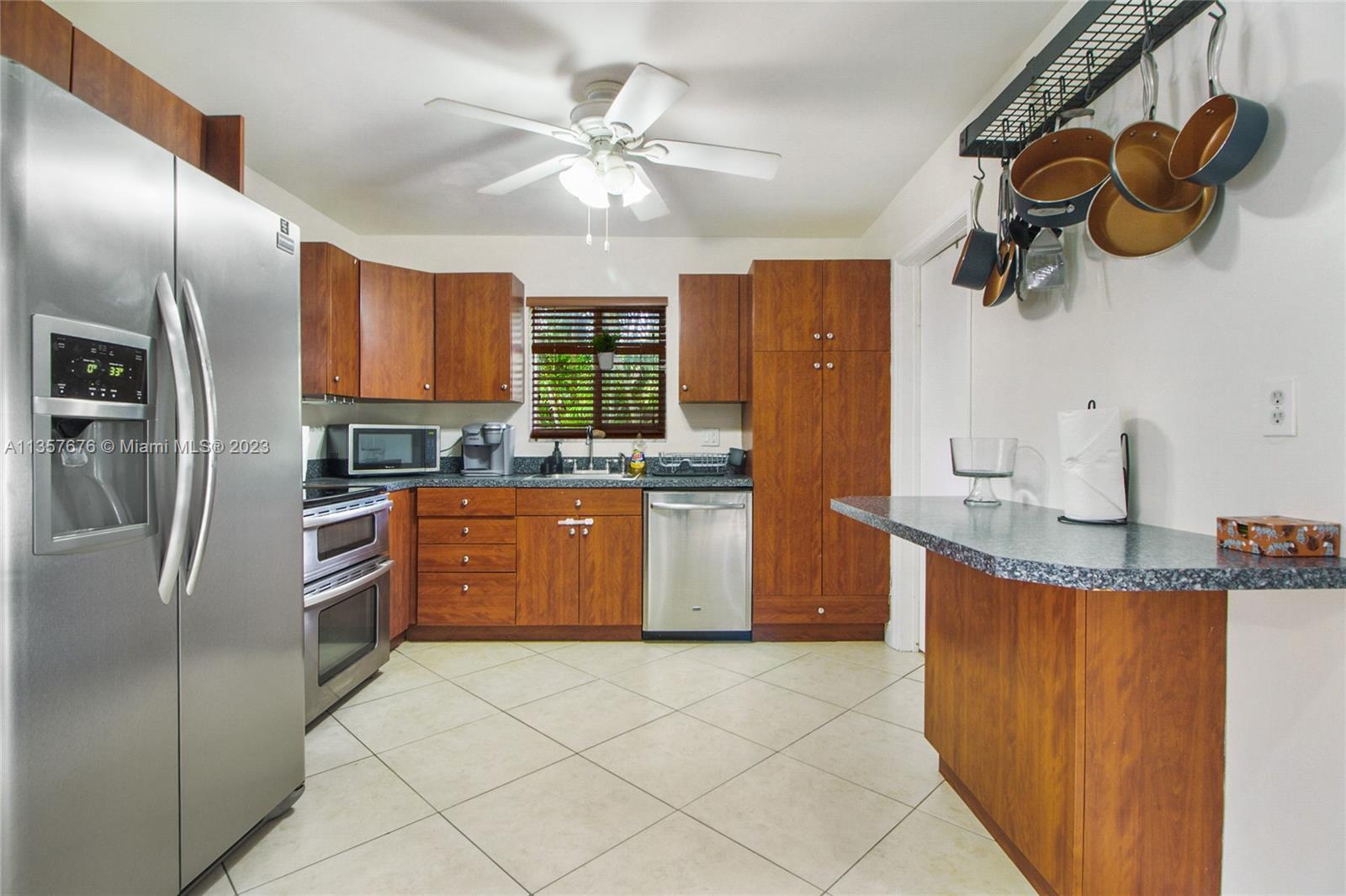 HOLLYWOOD ISLES - Residential
