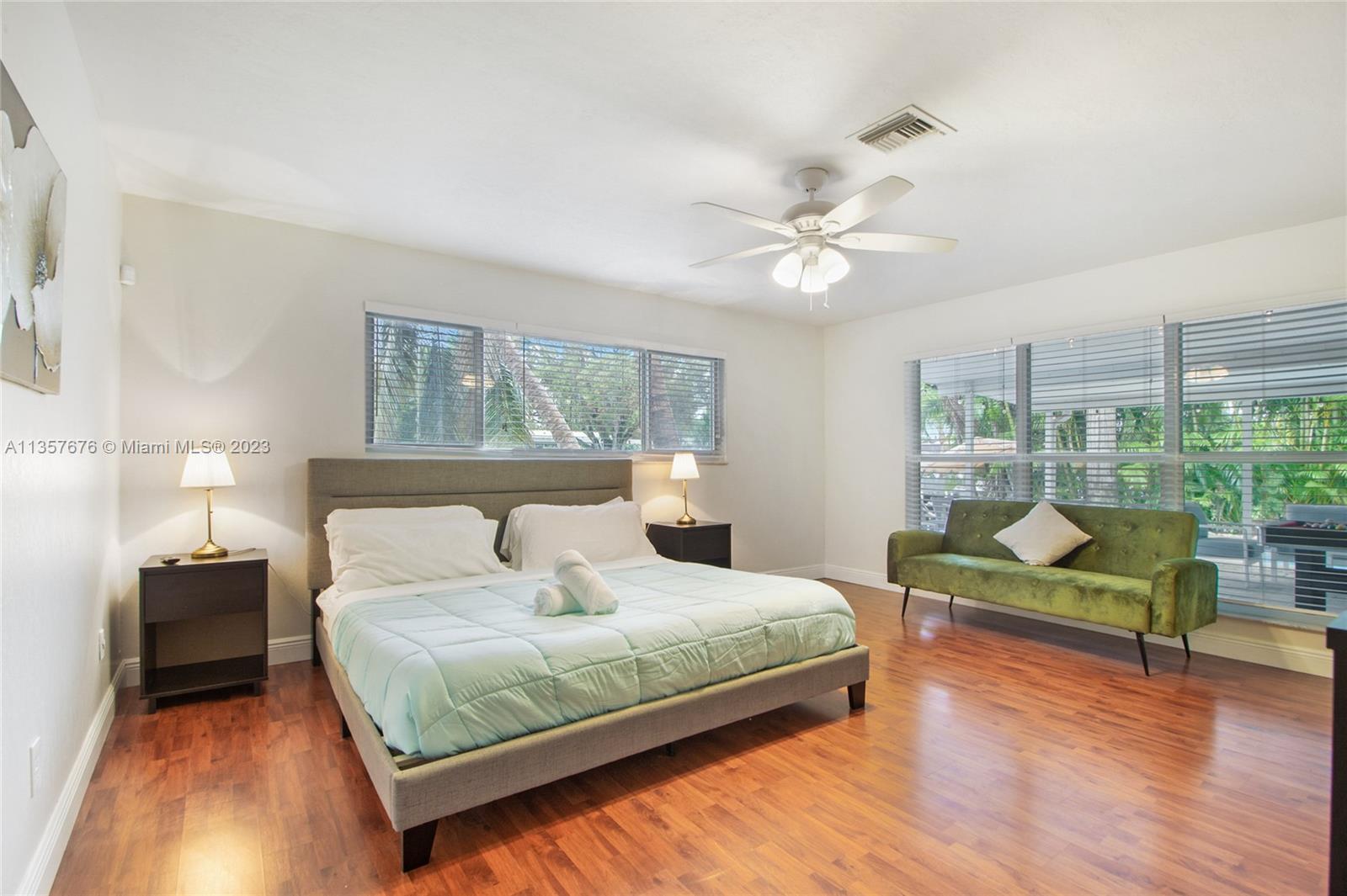 HOLLYWOOD ISLES - Residential
