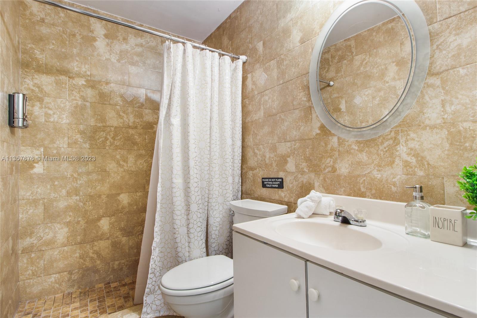 HOLLYWOOD ISLES - Residential