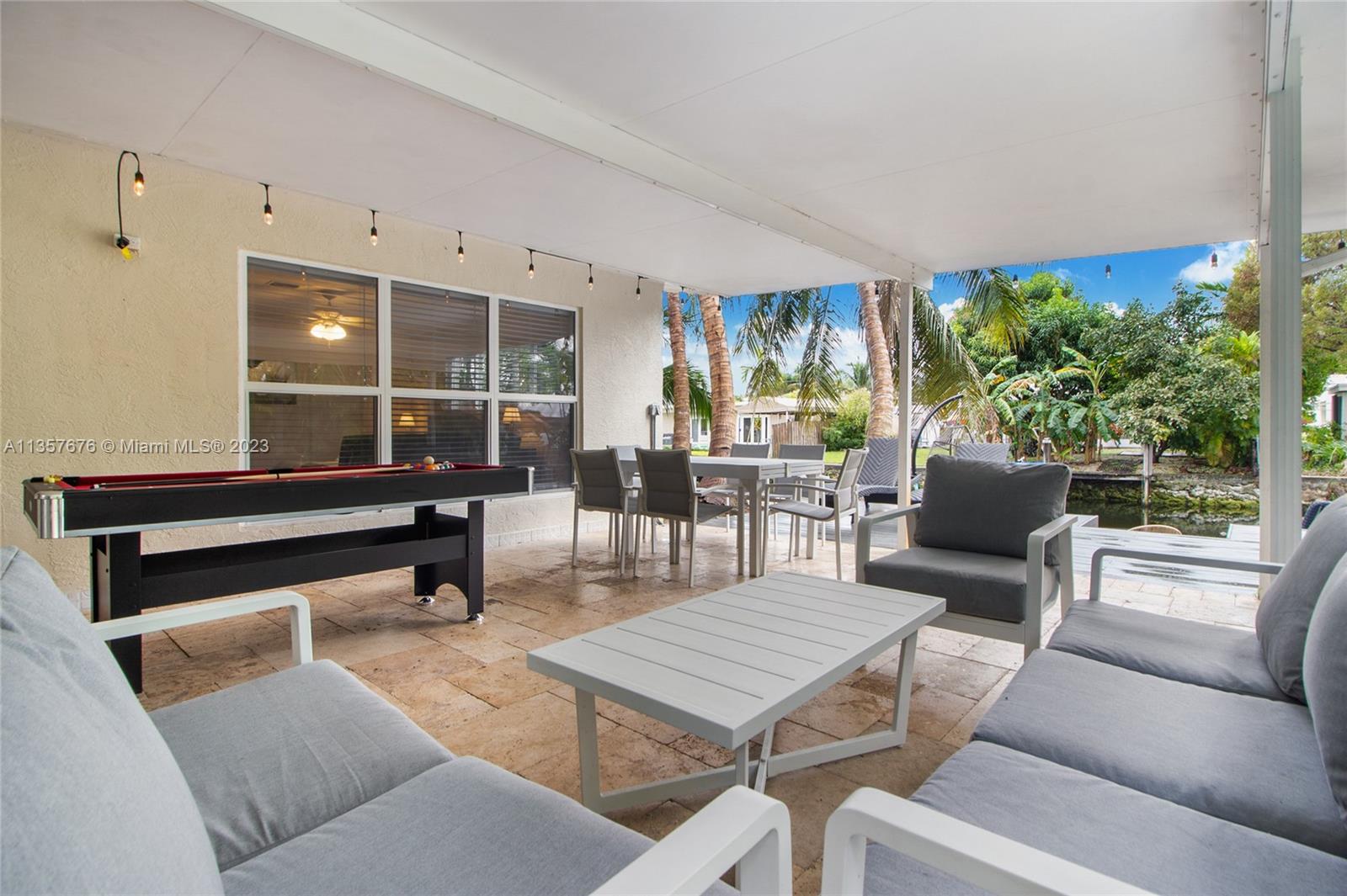 HOLLYWOOD ISLES - Residential