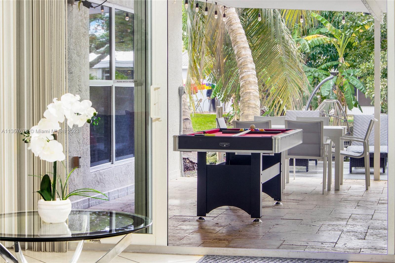 HOLLYWOOD ISLES - Residential