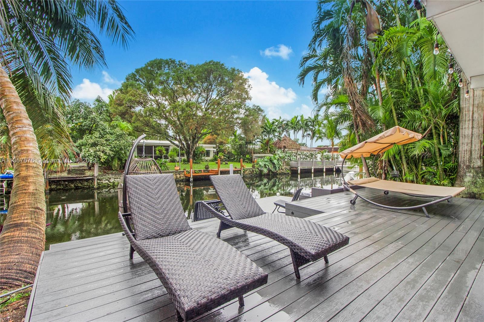 HOLLYWOOD ISLES - Residential