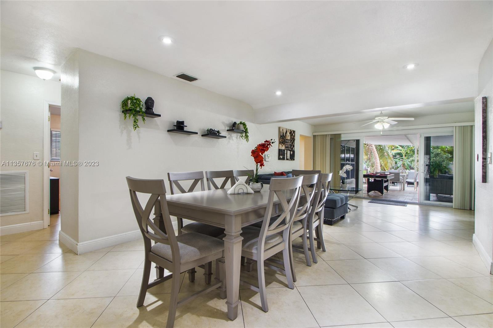 HOLLYWOOD ISLES - Residential