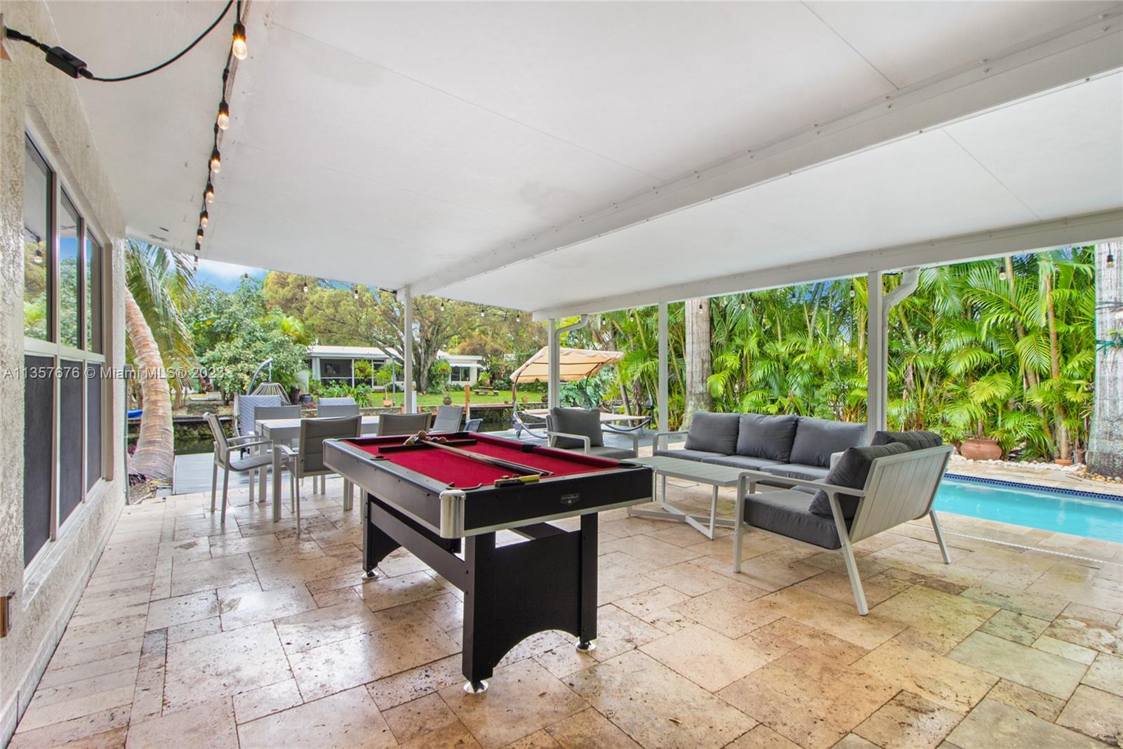 HOLLYWOOD ISLES - Residential